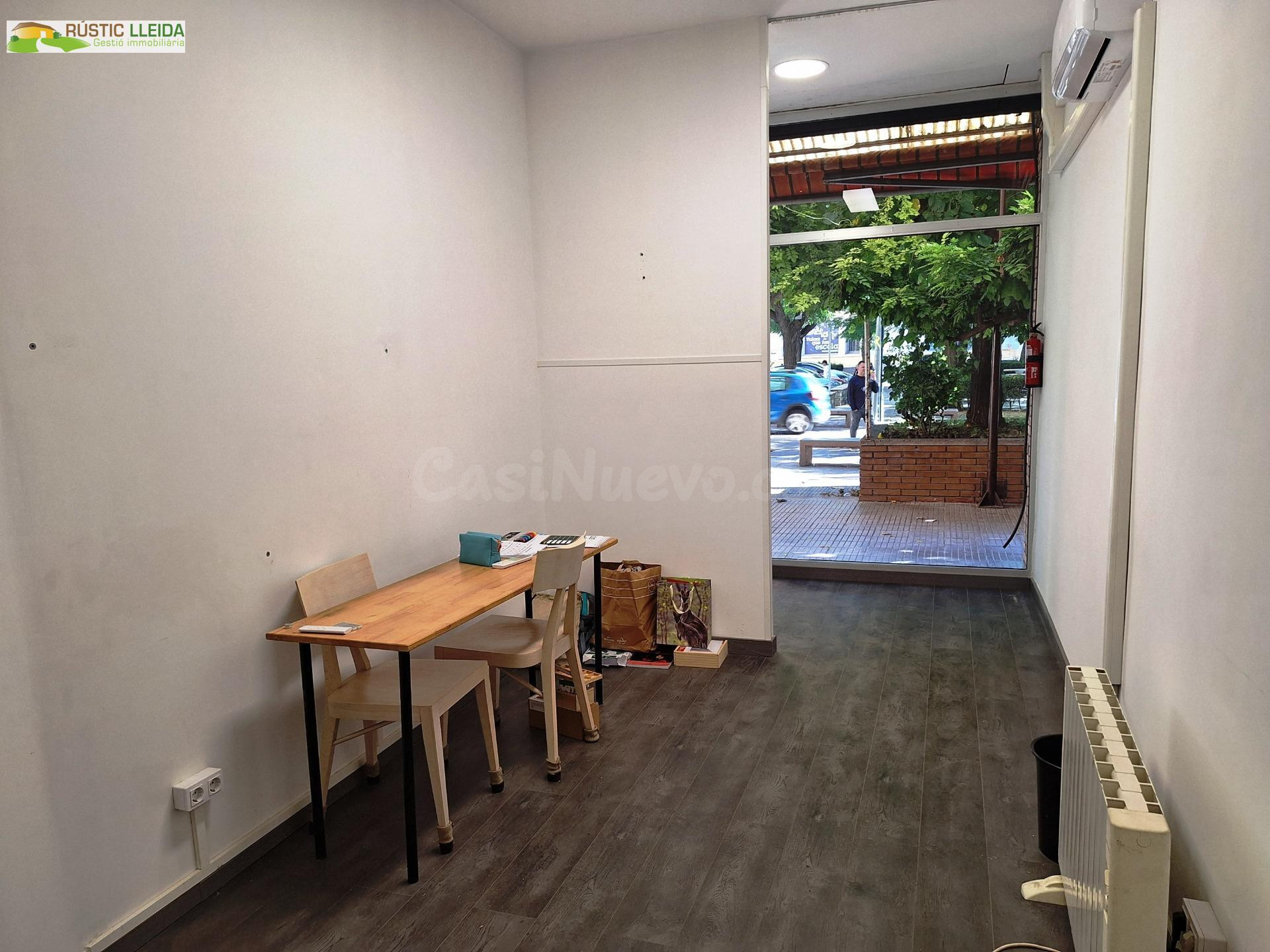 Se alquila local comercial con terraza en el centro de Tàrre - foto 4