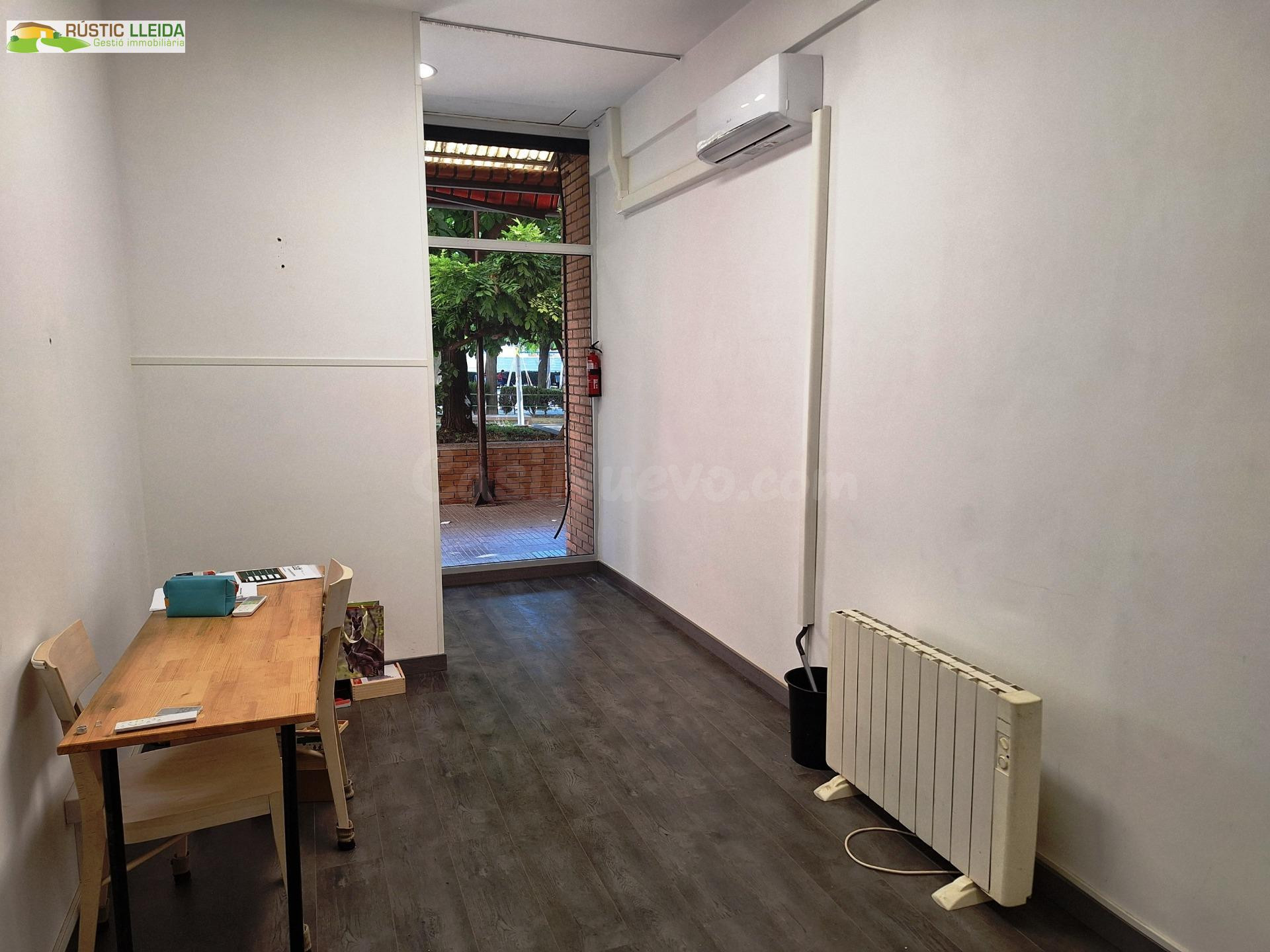 Se alquila local comercial con terraza en el centro de Tàrre - foto 5