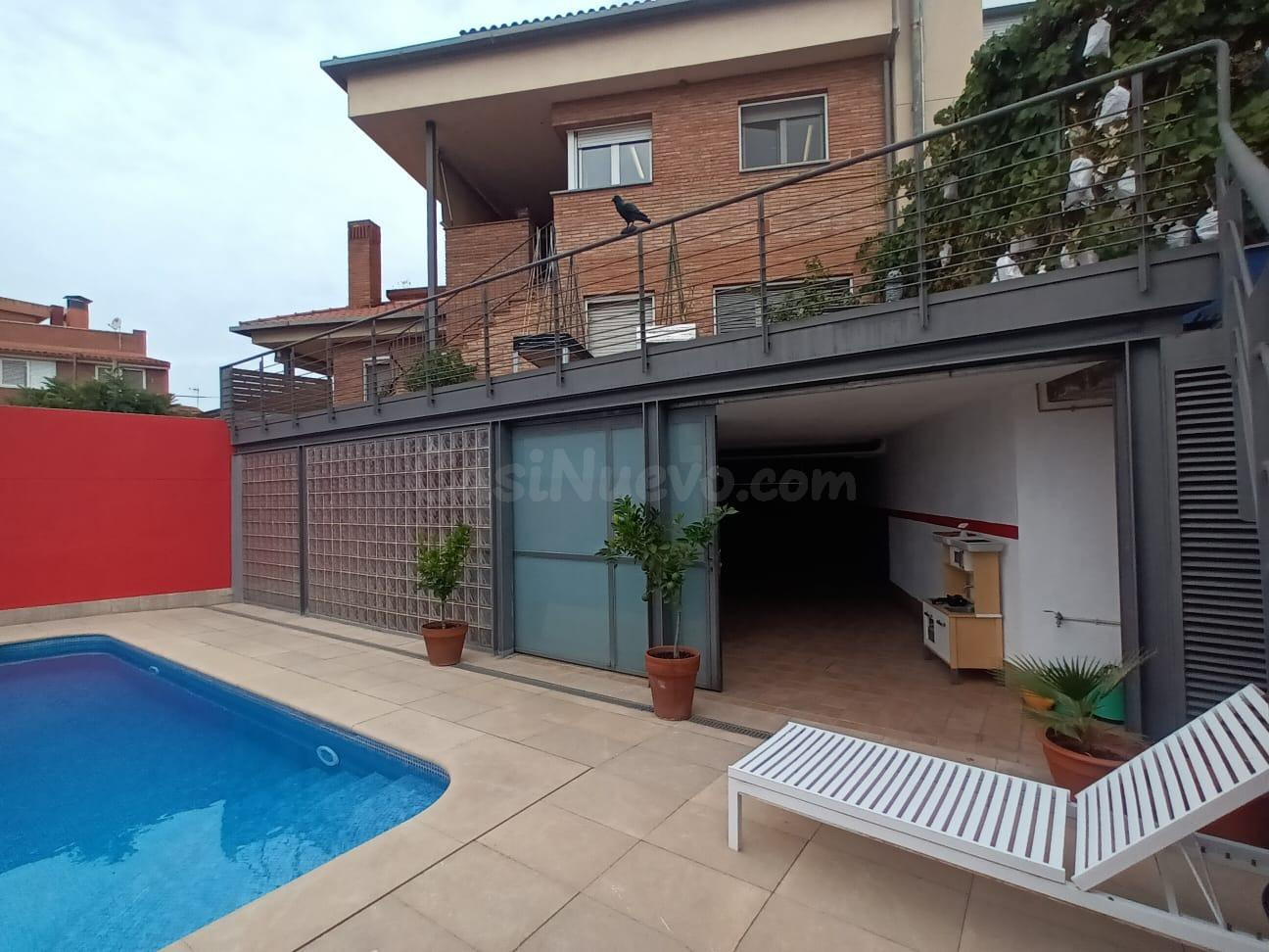 Se vende amplio local en primera línea en Altea - foto 2