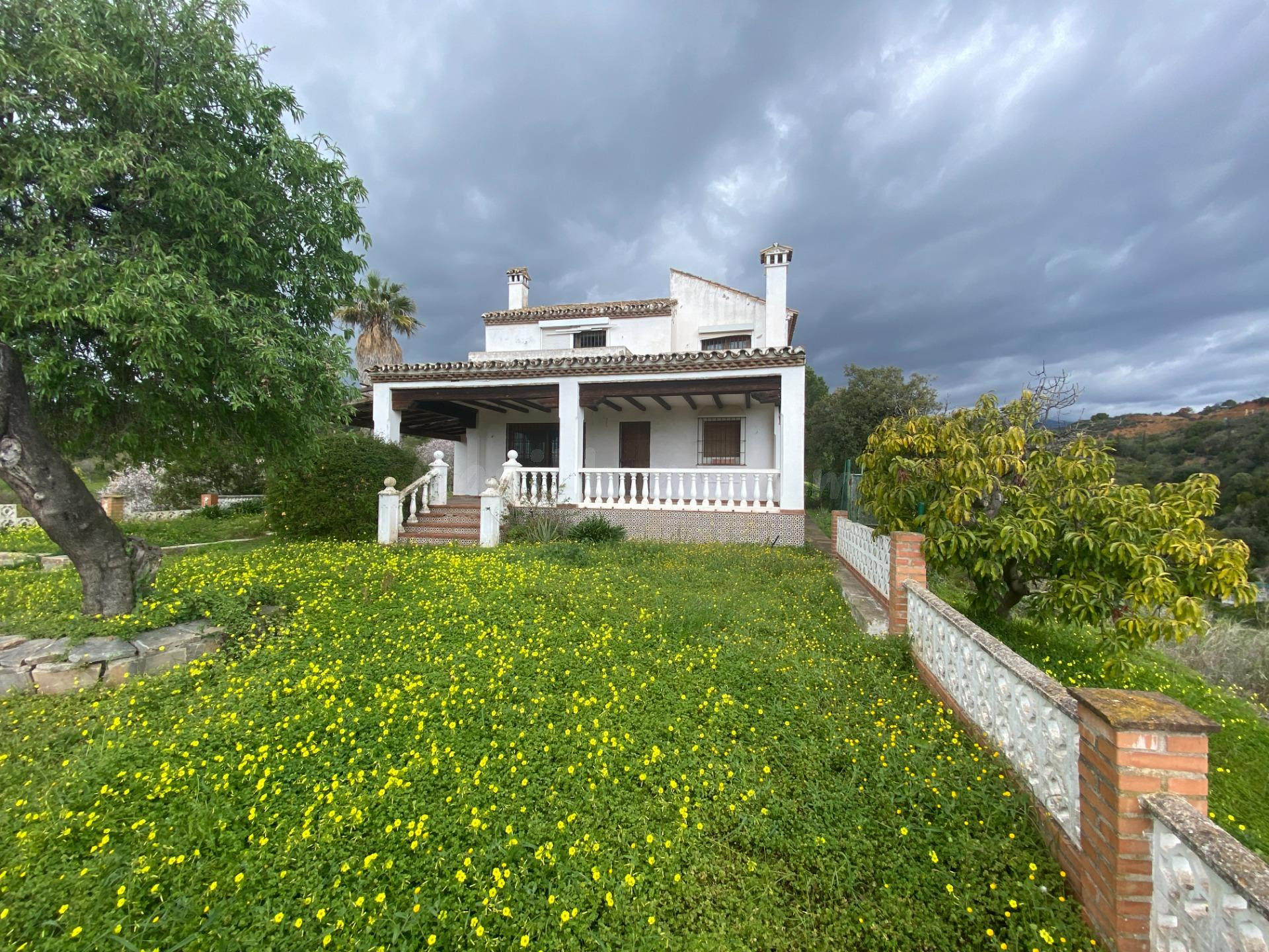 Casa con Terreno |  CABANILLAS REAL ESTATE