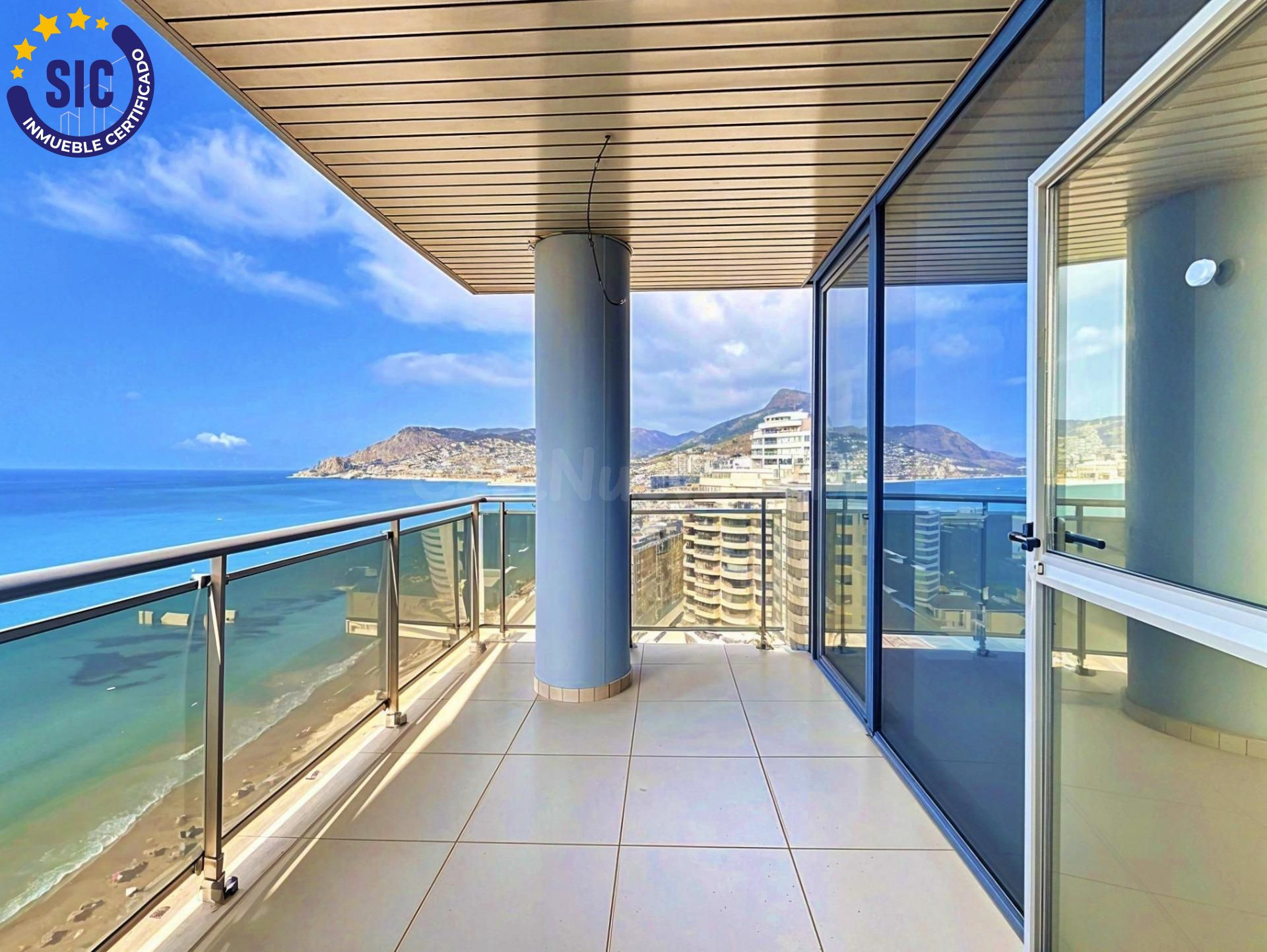 Vive en el cielo de Calpe con vistas infinitas al Mediterráneo