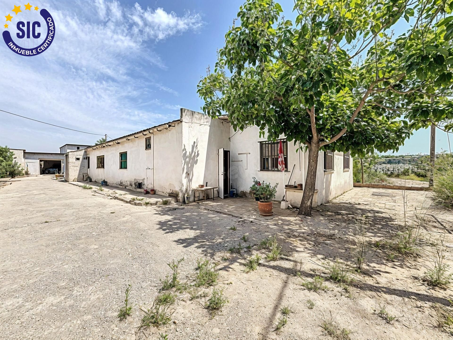 Activo Inmobiliario con Gran Superficie y Múltiples Posibili - foto 2