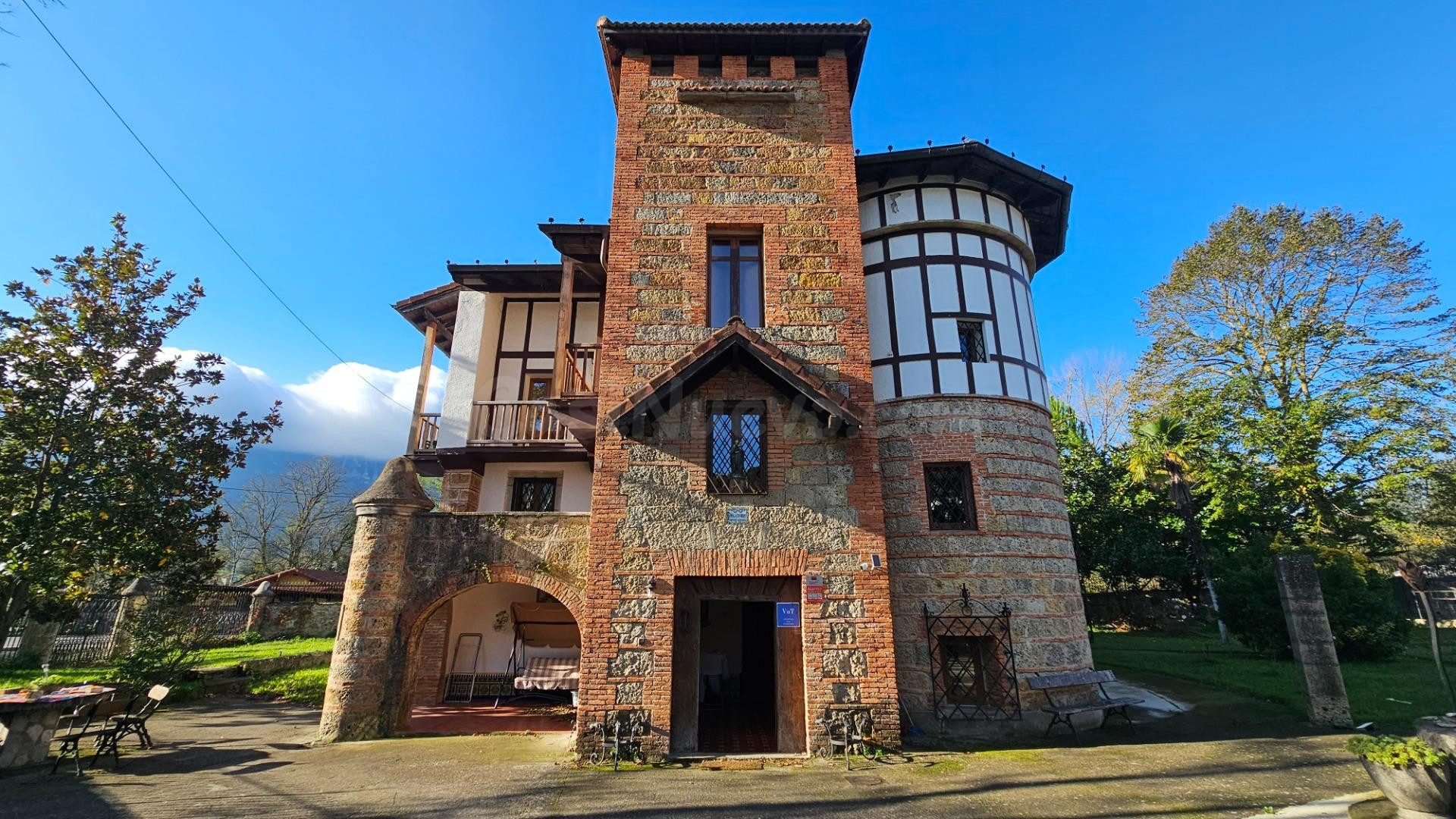 ESPECTACULAR CASA/TORRE EN VALLE DE MENA