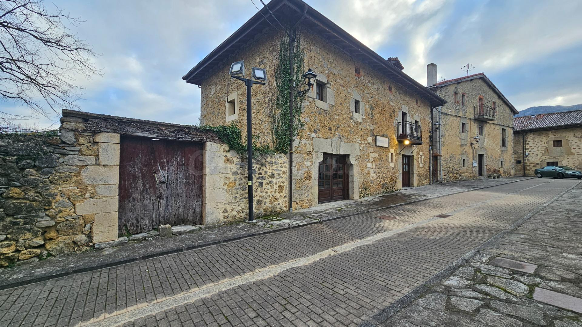 CASA DE PIEDRA CON JARDÍN EN EL CASCO HISTÓRICO DE VILLASANA - foto 2
