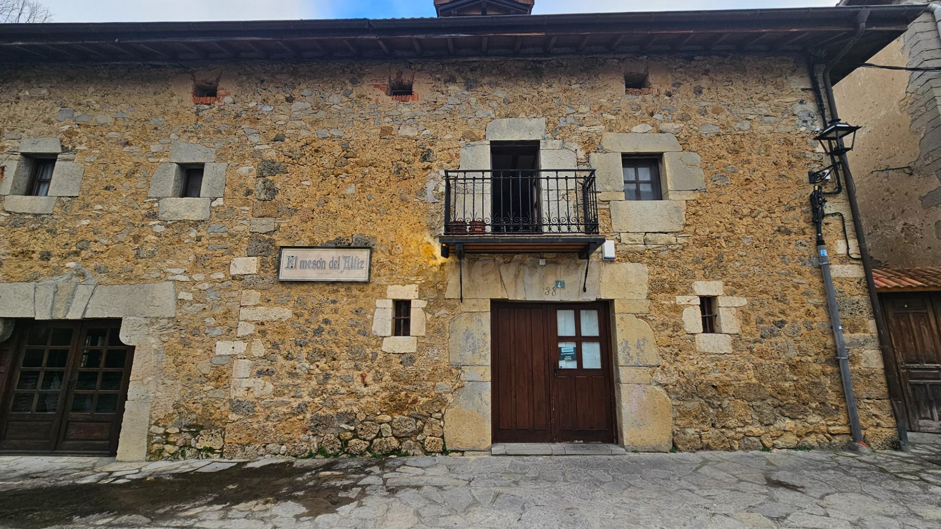 CASA DE PIEDRA CON JARDÍN EN EL CASCO HISTÓRICO DE VILLASANA - foto 4
