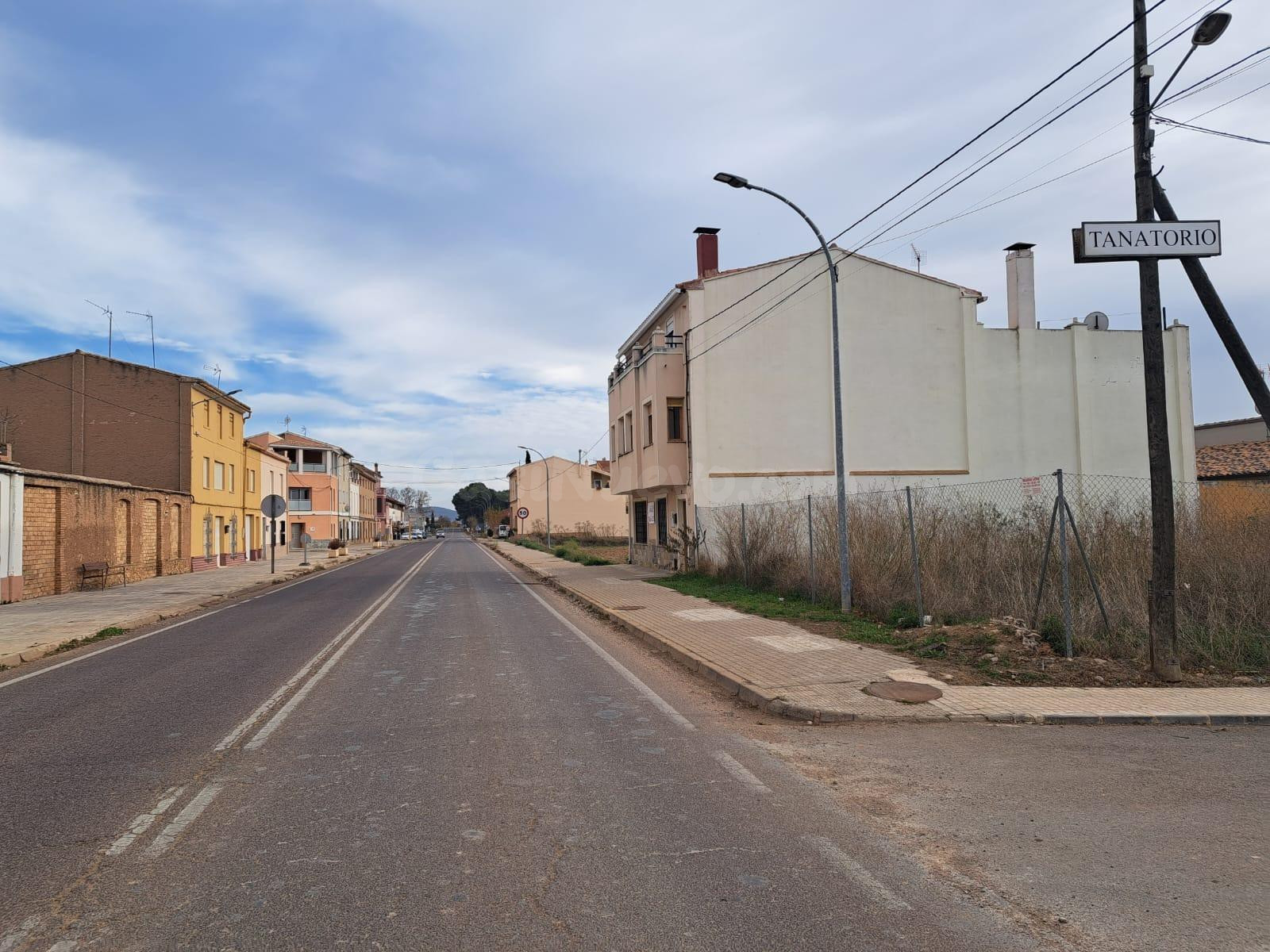 Solar urbano en esquina de 346 m2 en San Antonio de Requena - foto 4