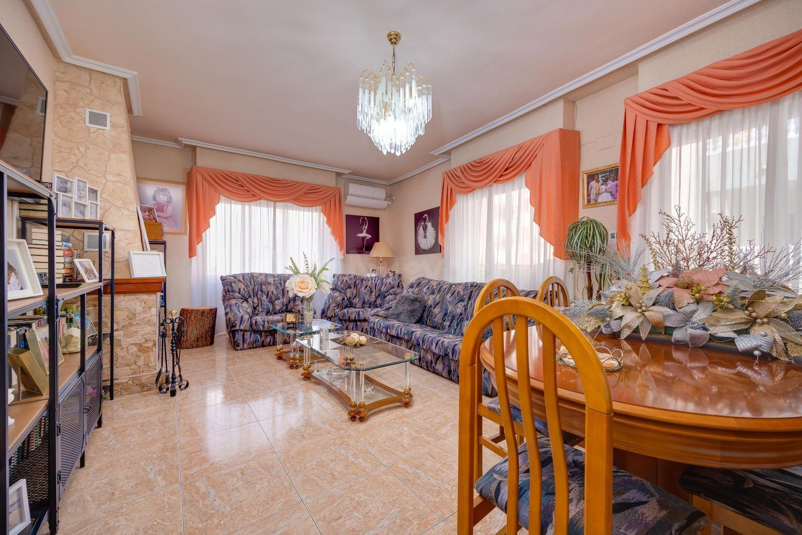 158 m2 con 5 dormitorios y solárium en el centro