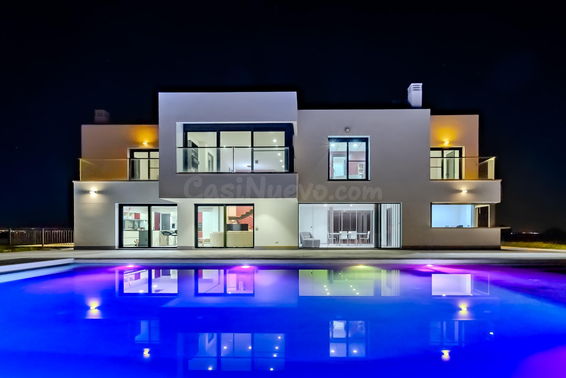 🌿 Viva en la exclusividad y el confort, rodeado de naturaleza y elegancia. La Marina -Elche