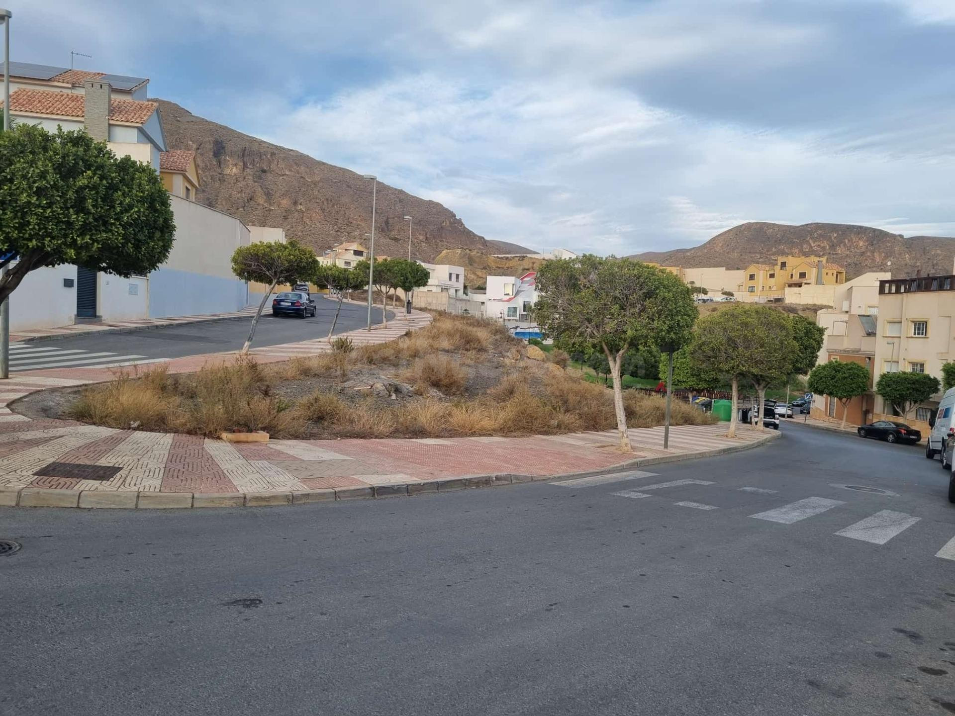 Solar en la zona de chalet de las colinas, aguadulce !!!