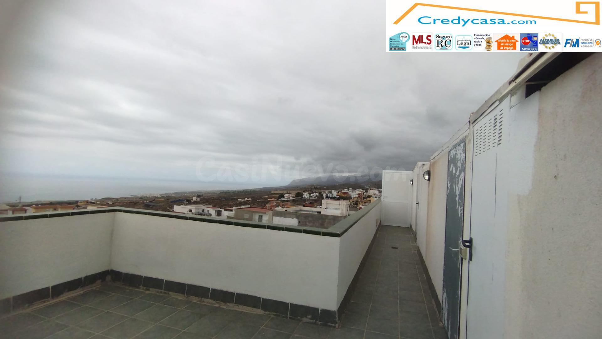 Adeje. Tijoco.   Piso 2 habitaciones,      solarium, 2 balcones, vistas  garaje y trastero.
