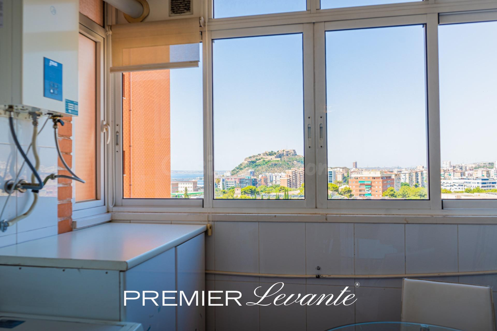 Amplio y Moderno Piso con Terraza y Piscina en la Gran Vía de Alicante - foto 5
