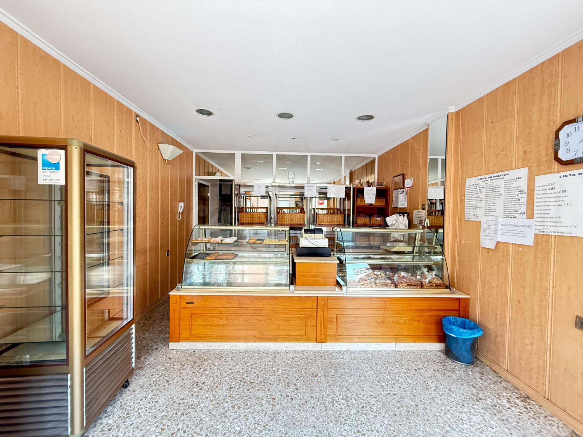 Amplio Local Comercial en Santa Pola
