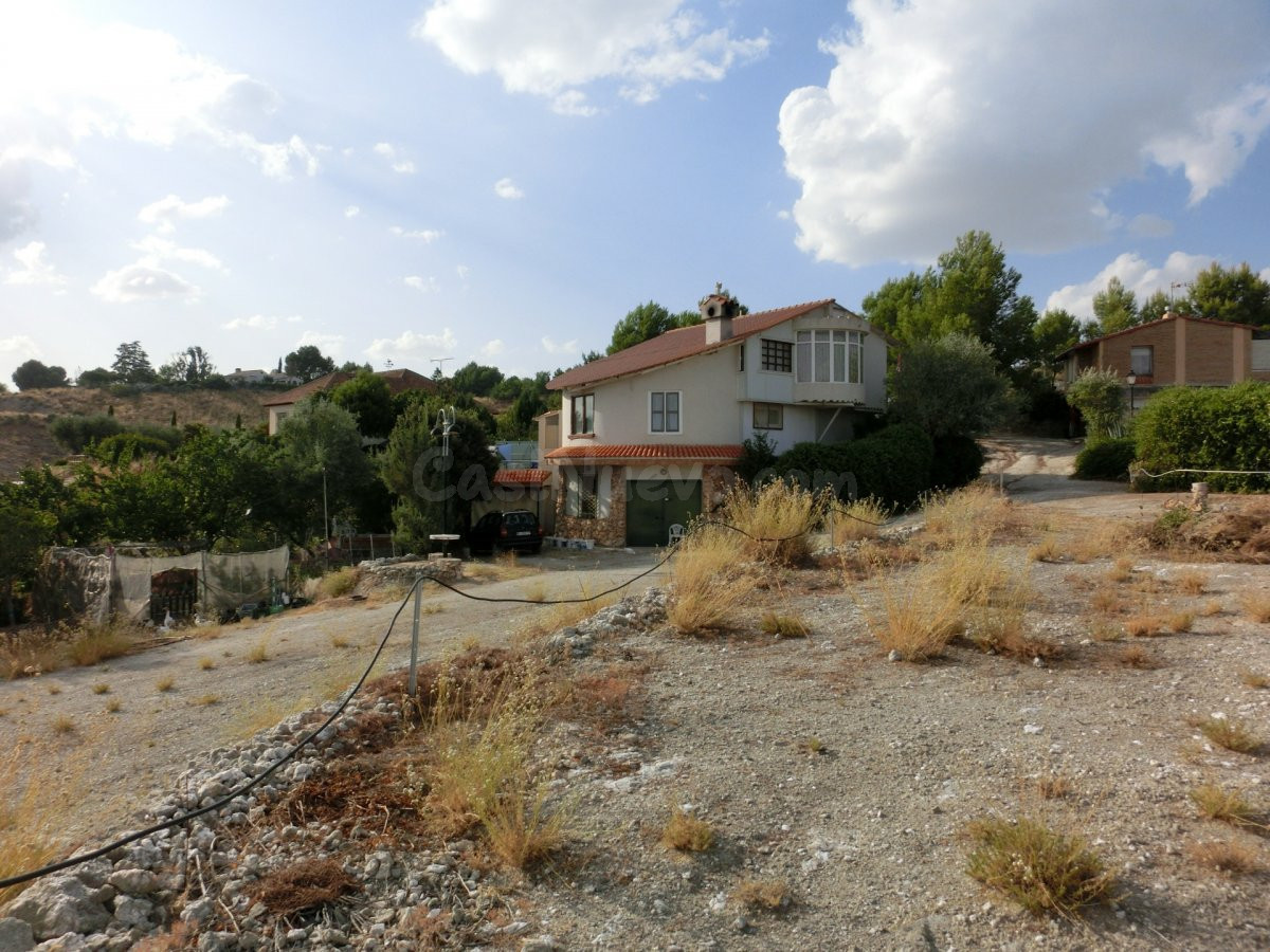 FINCA EN URBANIZACION VALGRANDE