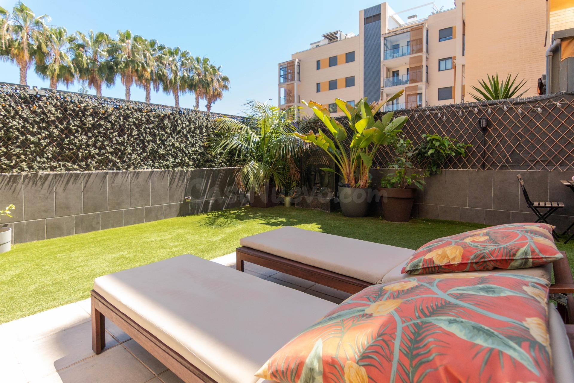APARTAMENTO DE LUJO CON JARDIN PRIVADO, PISCINA CLIMATIZADA Y GYM EN PLAYA MUCHAVISTA. DISPONIBLE SEPTIEMBRE DE 2026 A JUNIO 2027