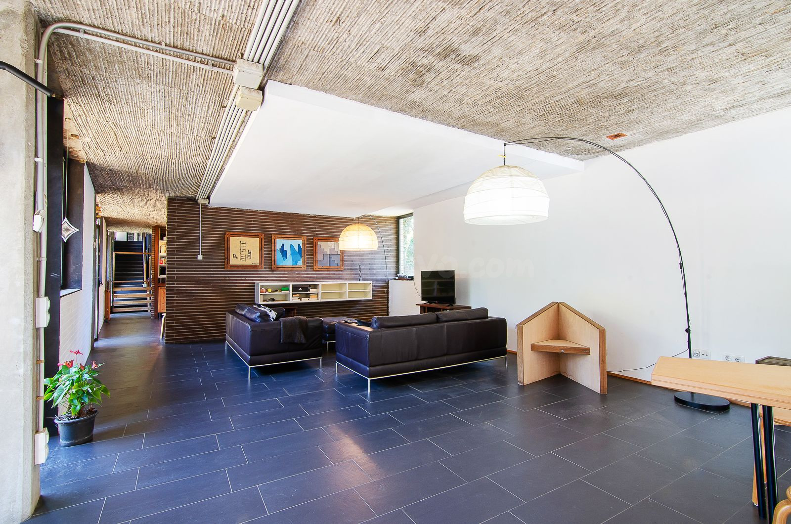 Casa Exclusiva con Diseño Moderno y Vistas Naturales - foto 3