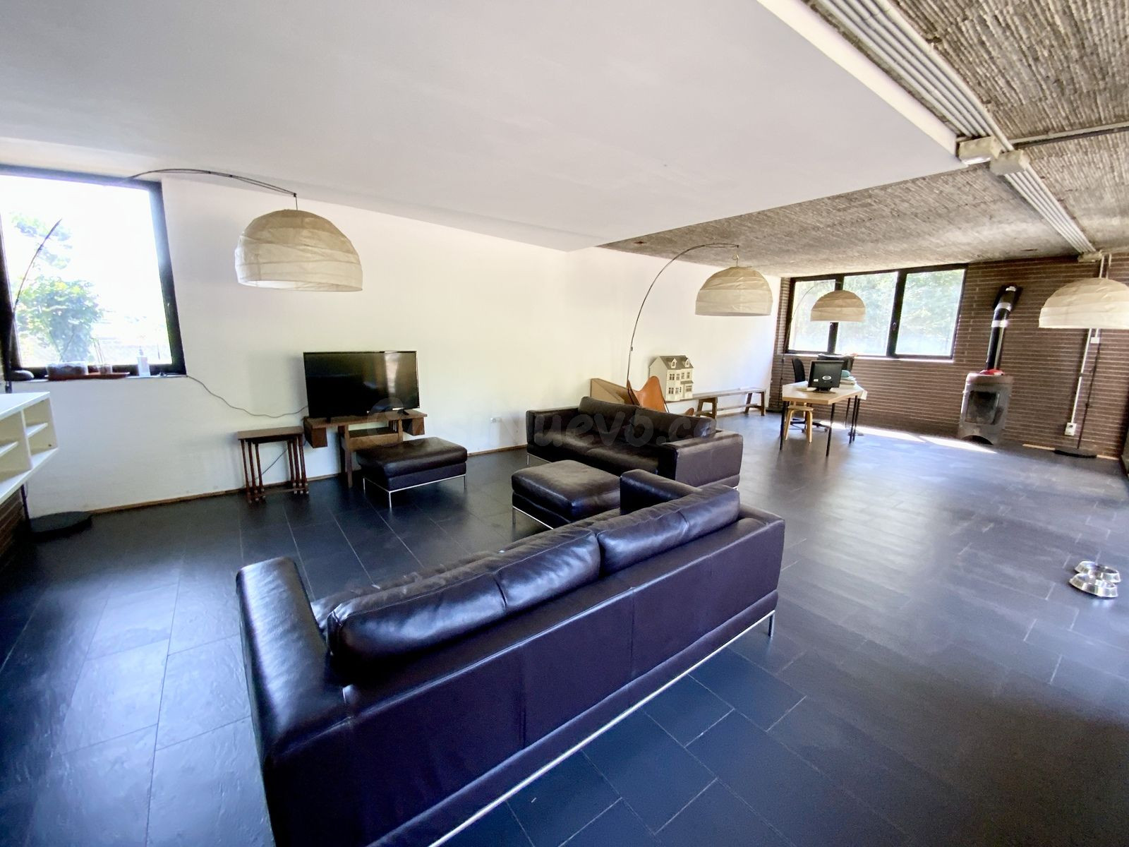 Casa Exclusiva con Diseño Moderno y Vistas Naturales - foto 4