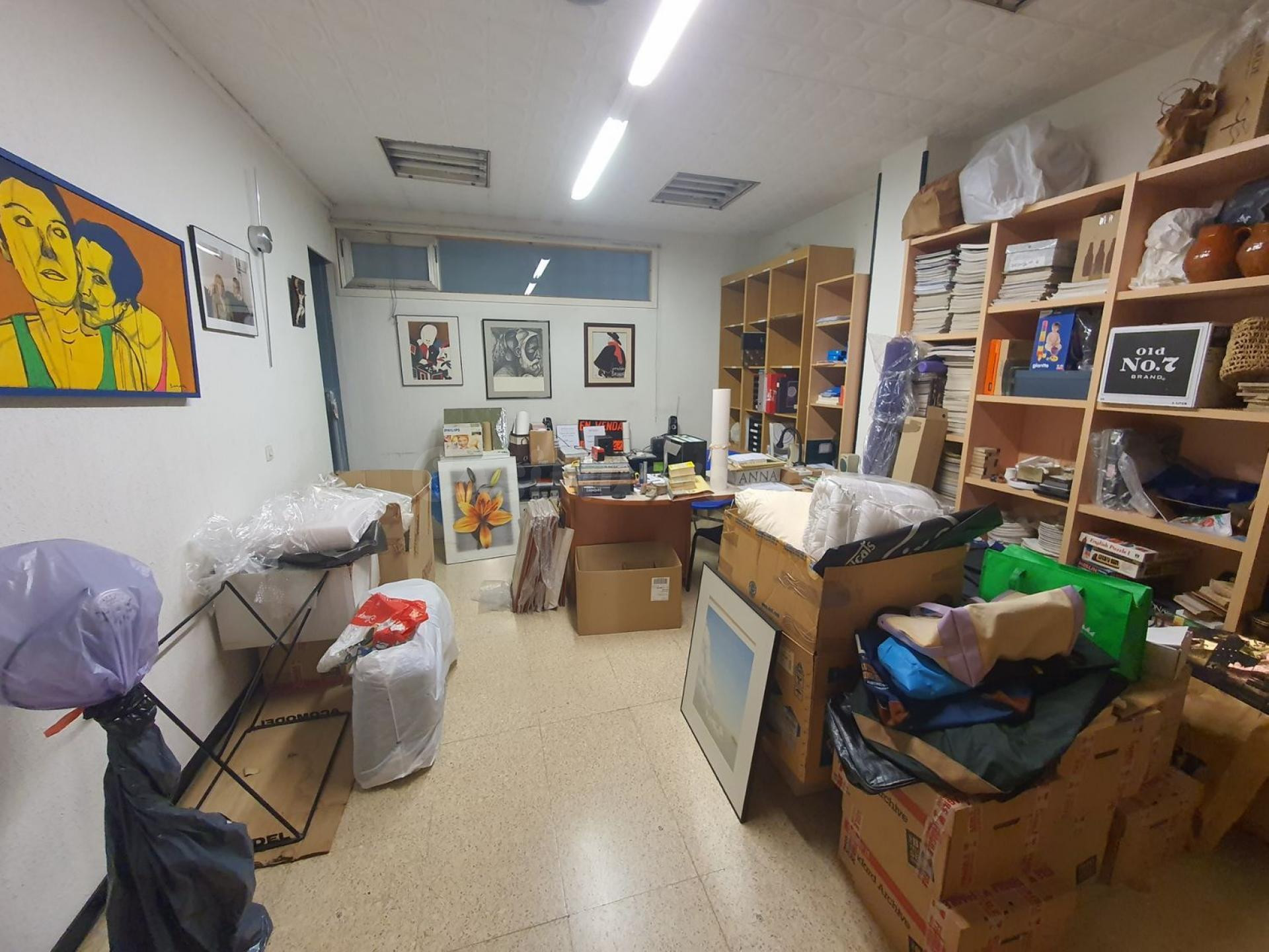 LOCAL EN VENTA UBICADO EN EL EDIFICIO PARKINSOL DE CALELLA EN LA CALLE SANT JAUME - foto 3
