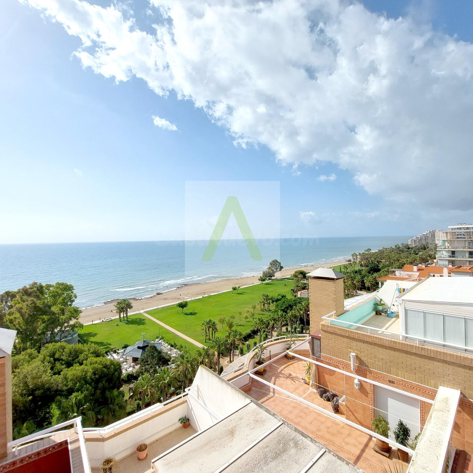 Precioso FRONTAL con una amplia terraza!!