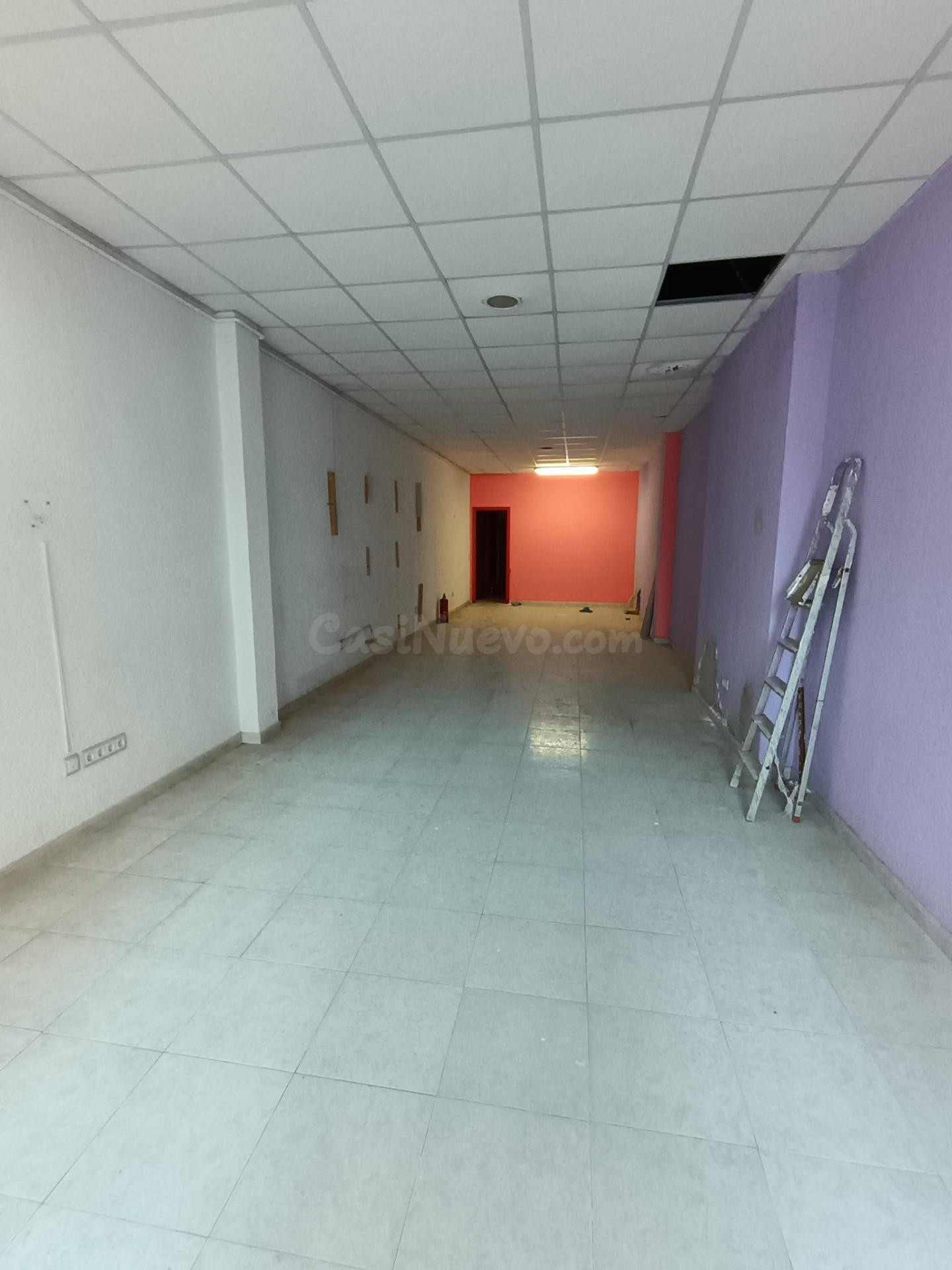 LOCAL DE 100 M2 EN VENTA EN PINEDA DE MAR CON TERRAZA Y POSI - foto 2