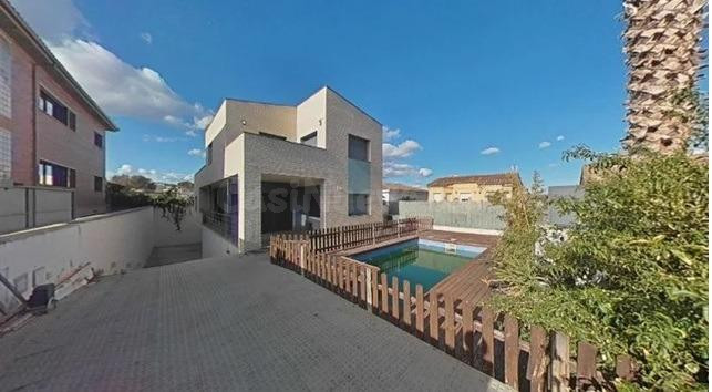 Chalet en Vilanova i la Geltrú – 318 m2 con piscina
