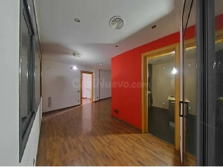 Chalet en Vilanova i la Geltrú – 318 m2 con piscina - foto 3