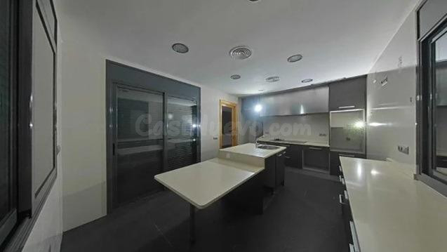 Chalet en Vilanova i la Geltrú – 318 m2 con piscina - foto 4