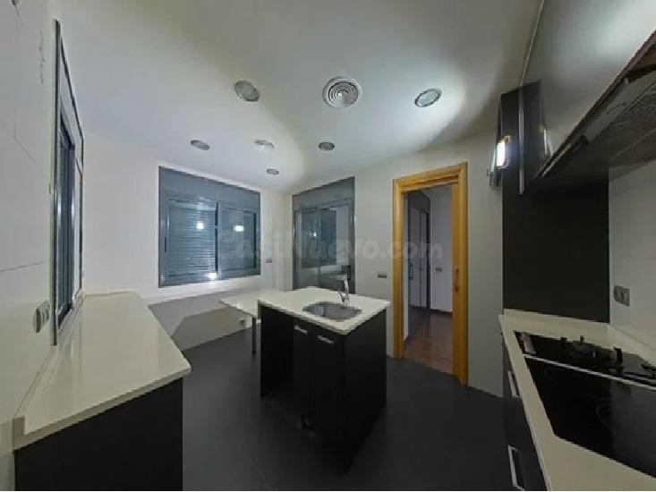 Chalet en Vilanova i la Geltrú – 318 m2 con piscina - foto 5
