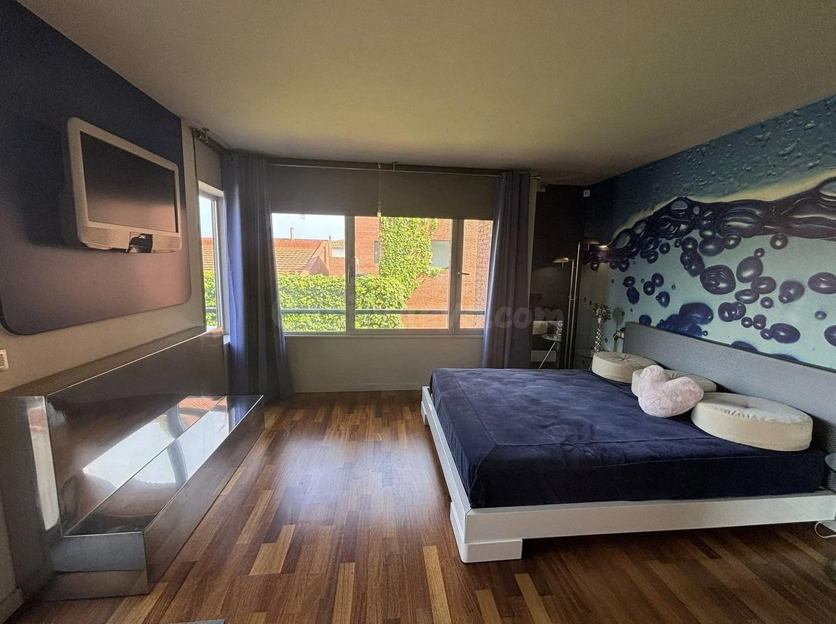 ESPECTACULAR CASA DE LUJO UNIFAMILIAR CON JARDÍN, PISCINA Y  - foto 5