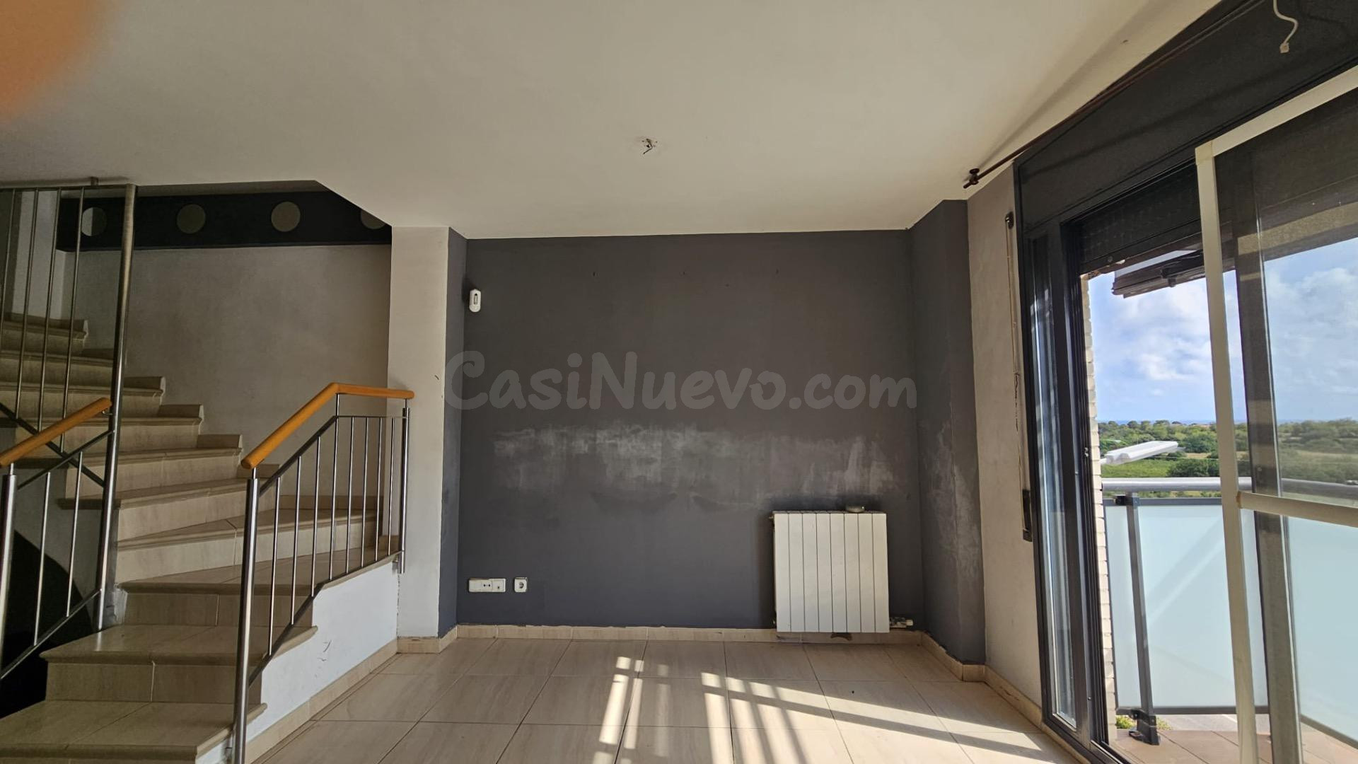 Piso de 108 m2 con 3 dormitorios y 2 baños en venta en Calafell, cerca de la playa y servicios
