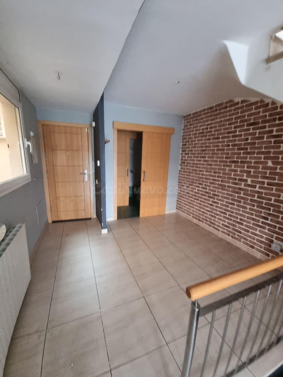 Piso de 108 m2 con 3 dormitorios y 2 baños en venta en Calaf - foto 2