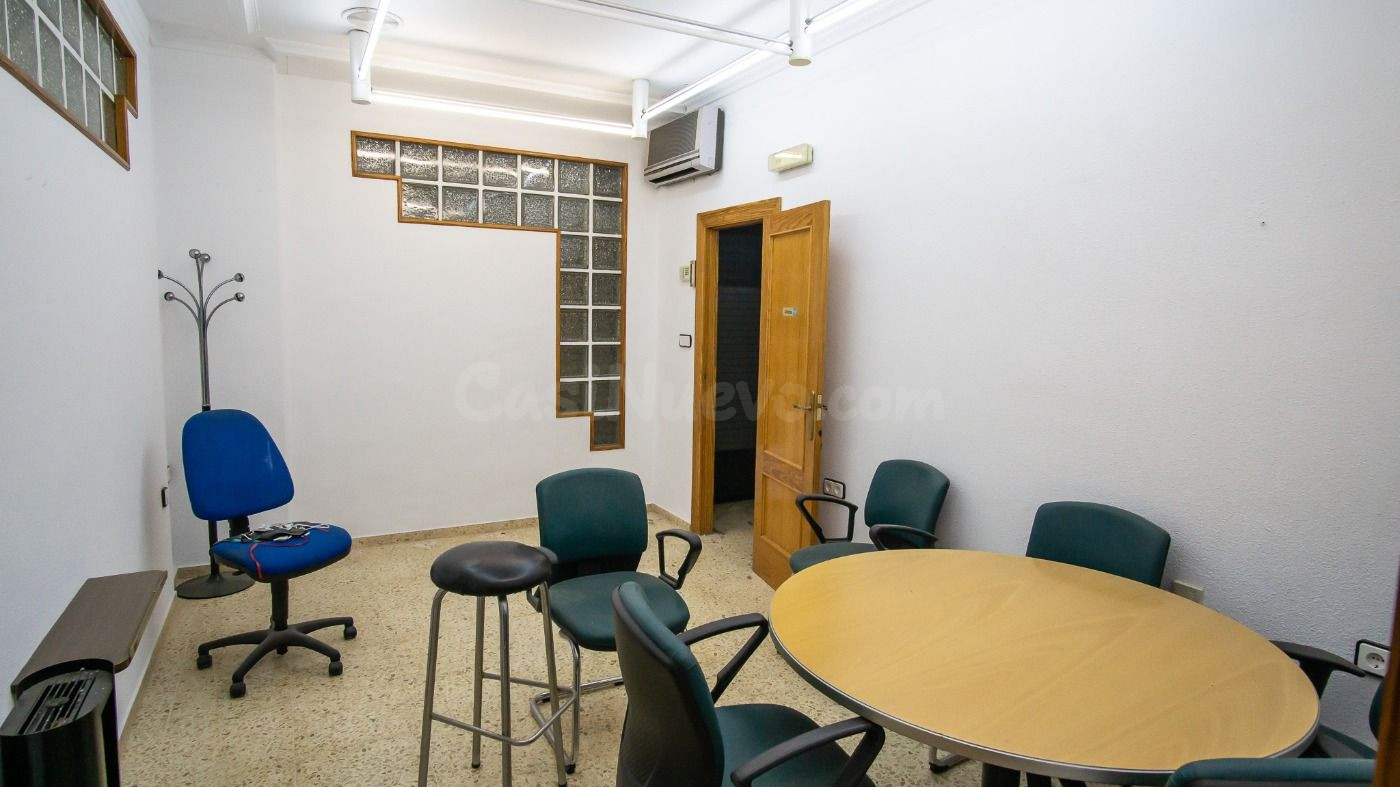 Local comercial en zona inmejorable – Ideal para cualquier t - foto 2