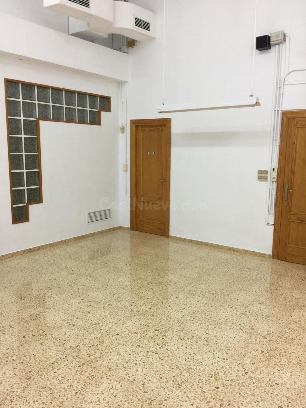 Local comercial en zona inmejorable – Ideal para cualquier t - foto 3
