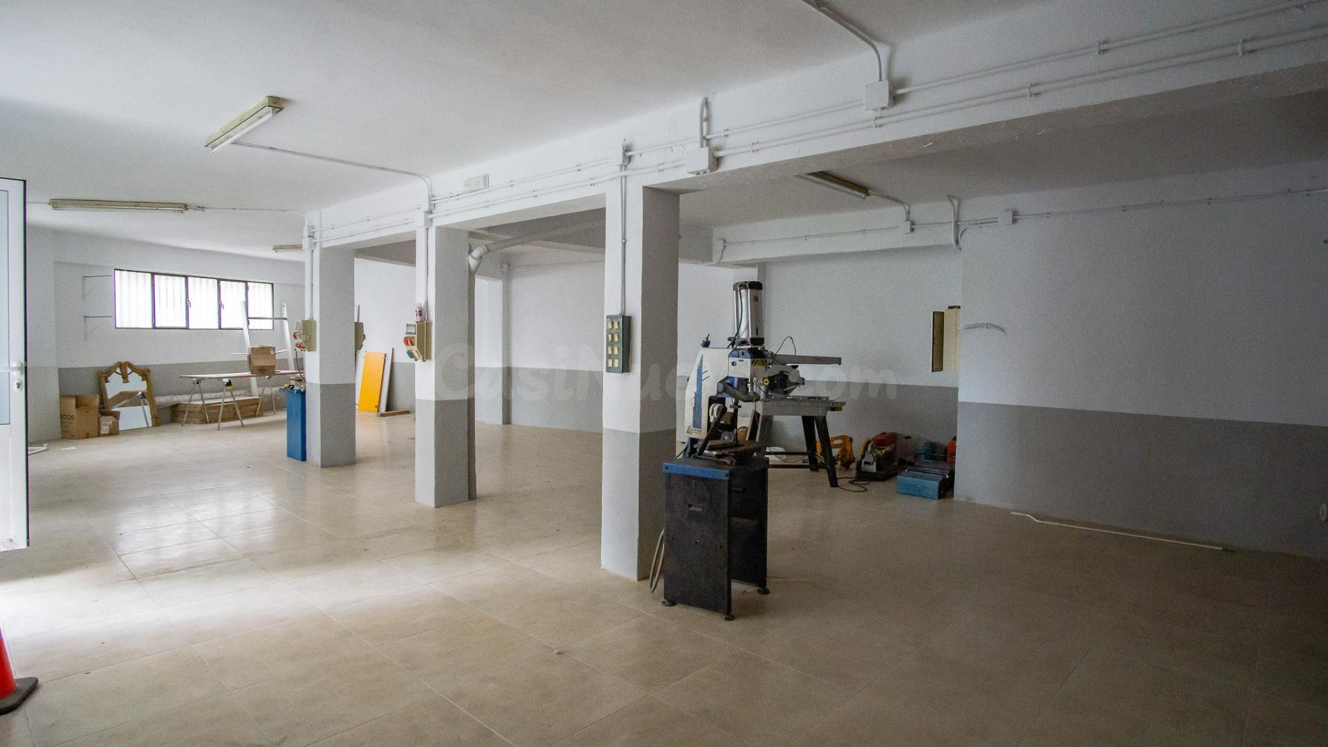 Local Comercial en Esquina, ¡Todo Exterior y con Excelente Ubicación!