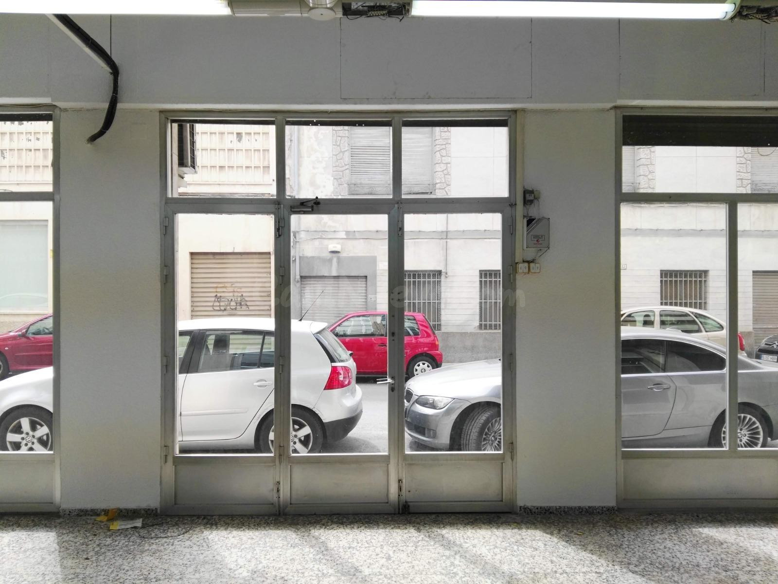 Local comercial, en una ubicación inmejorable, c/ Pablo Igle - foto 2