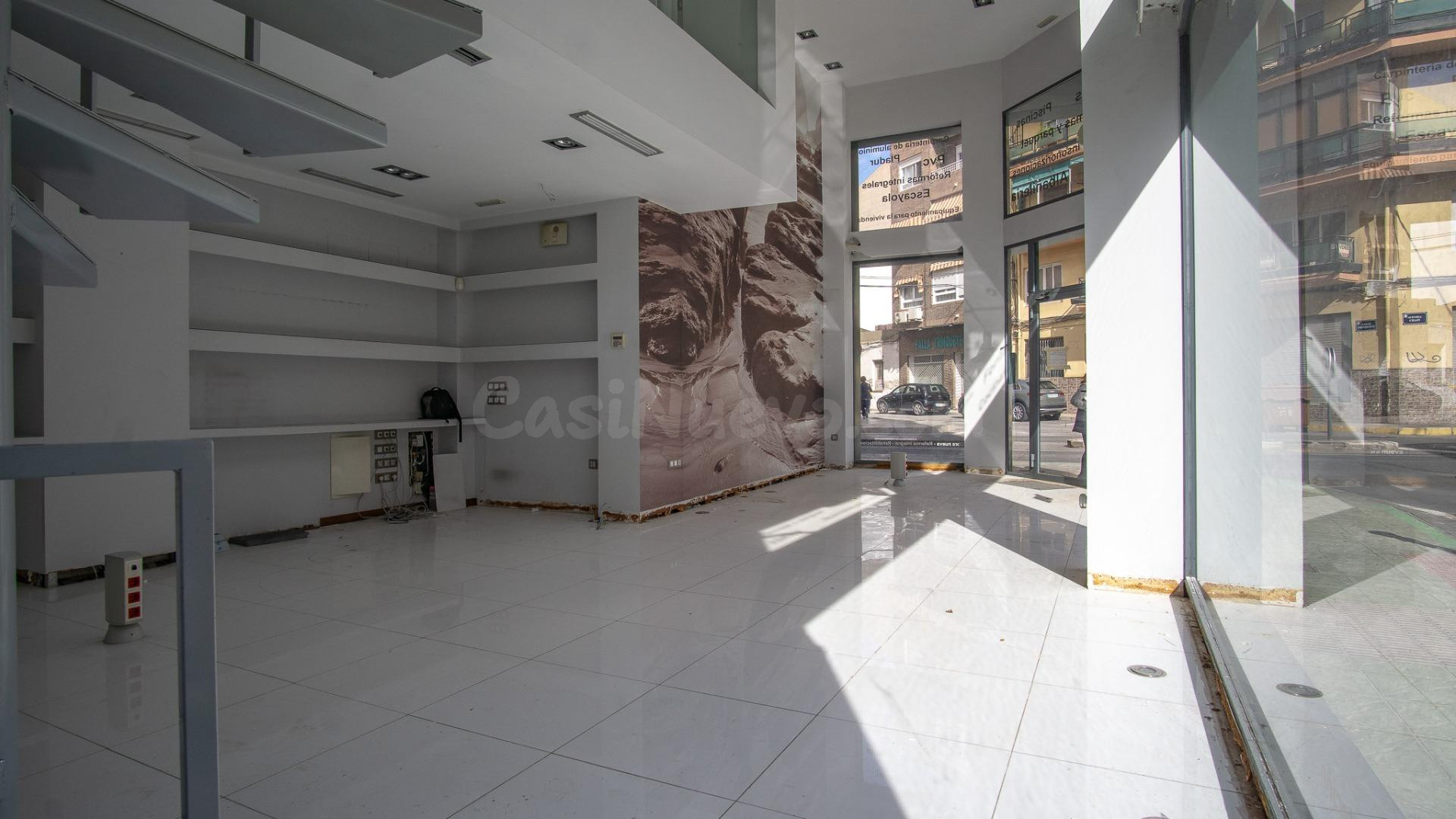 Se alquila local comercial en excelente ubicación - foto 4