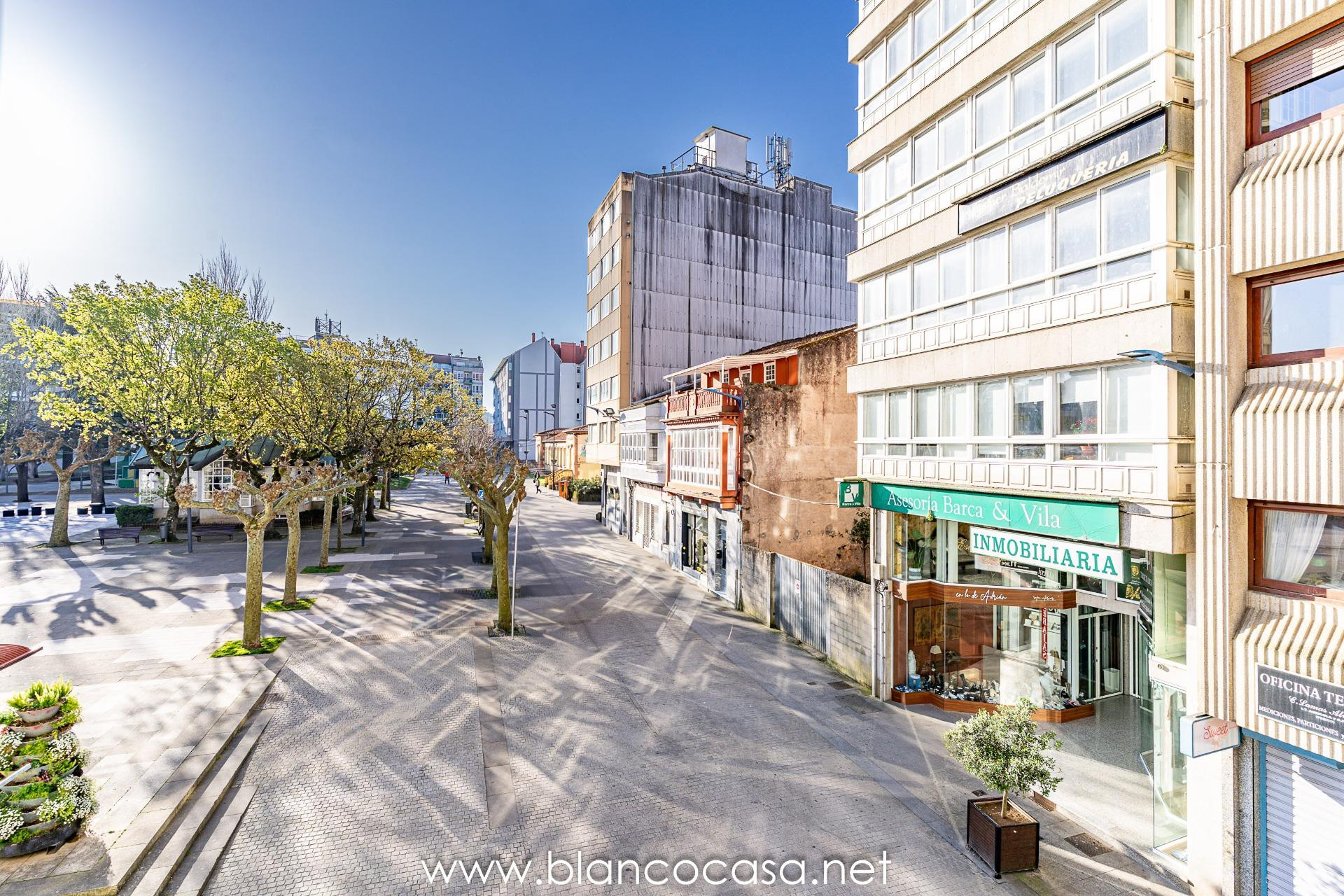 ¡Tu oficina en el corazón de Carballo!