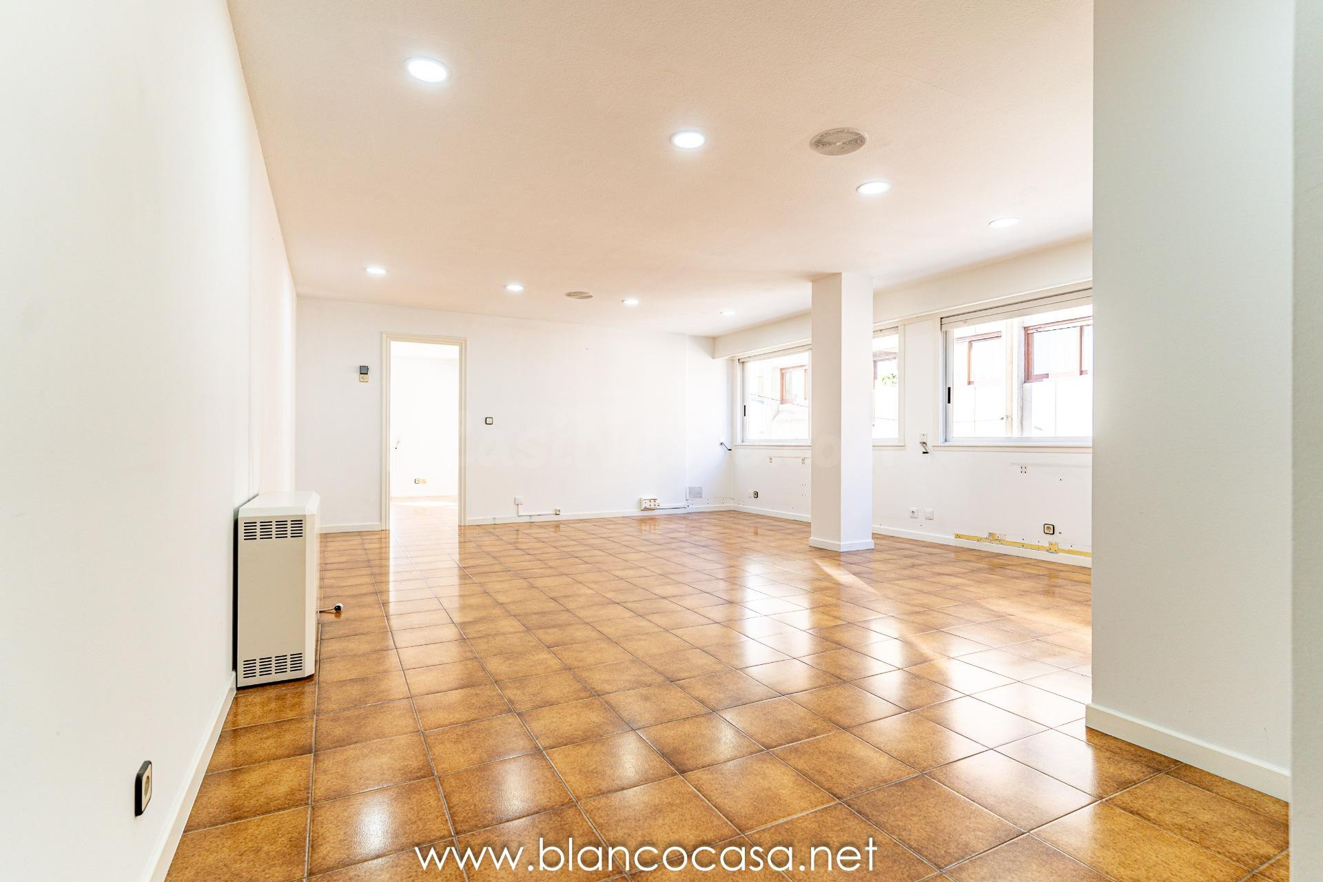 ¡Tu oficina en el corazón de Carballo! - foto 3