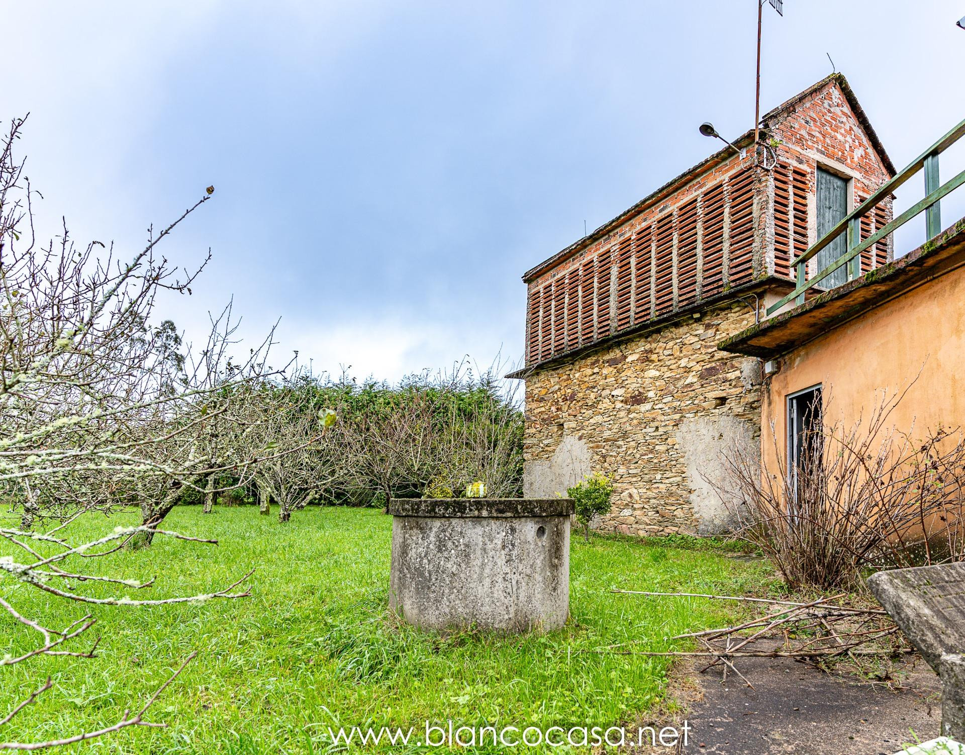¡INTERESANTE CASA con 437 m2 y TERRENO de 3.187 m2 por 129.9 - foto 2