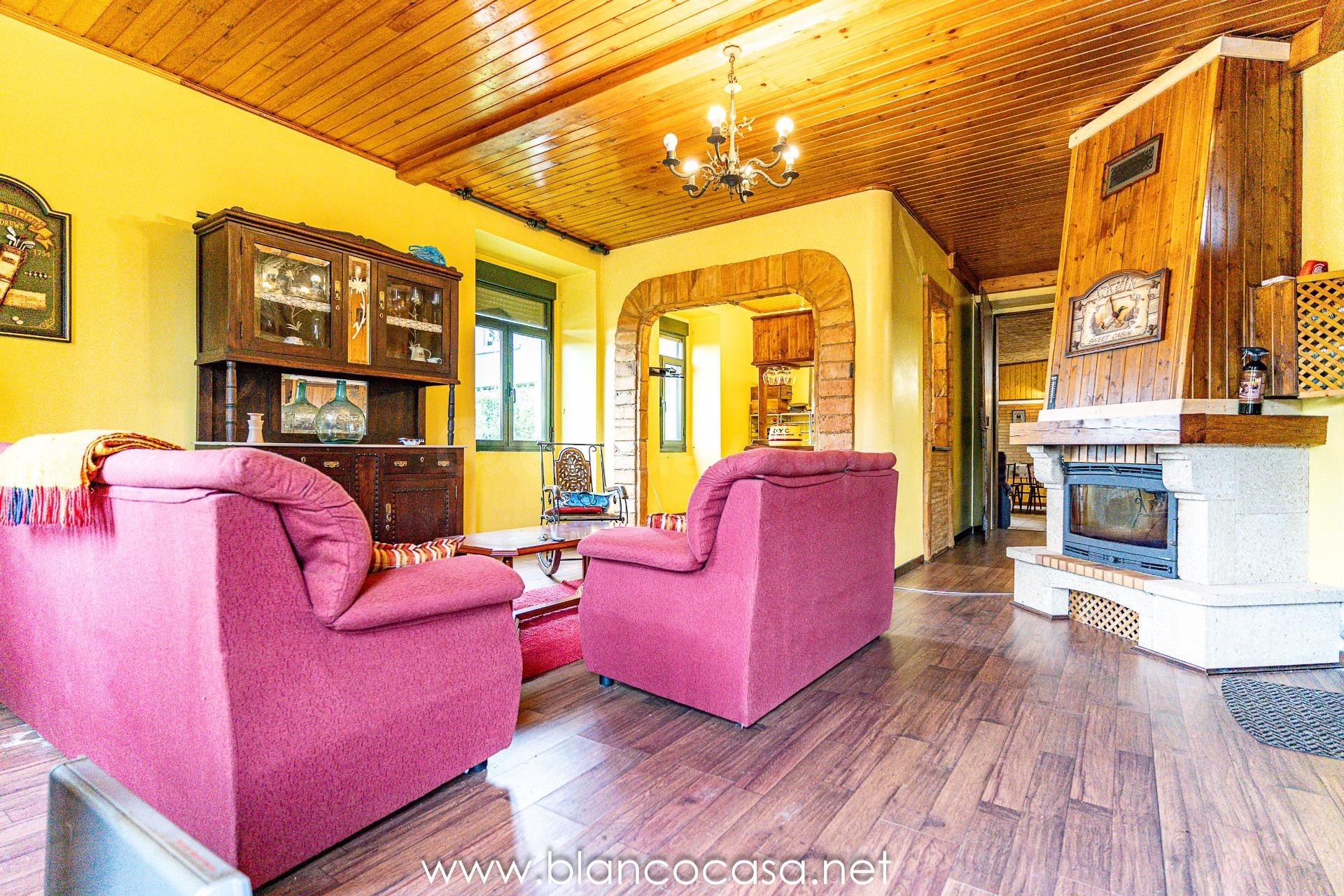 ¡INTERESANTE CASA con 437 m2 y TERRENO de 3.187 m2 por 129.9 - foto 4