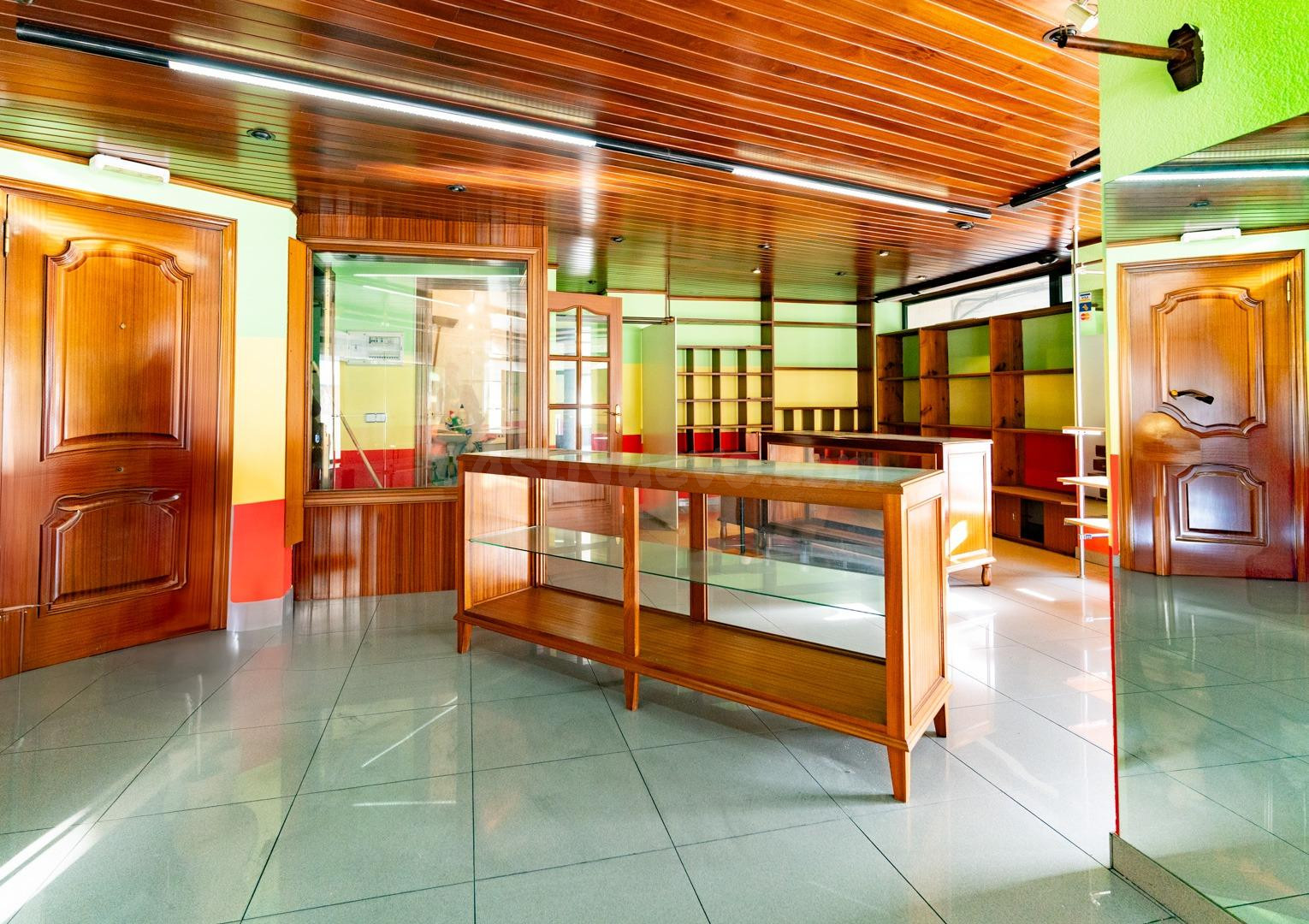 🌟 Local en 1ª planta en pleno centro de Carballo ✨¡Tu próxim - foto 4
