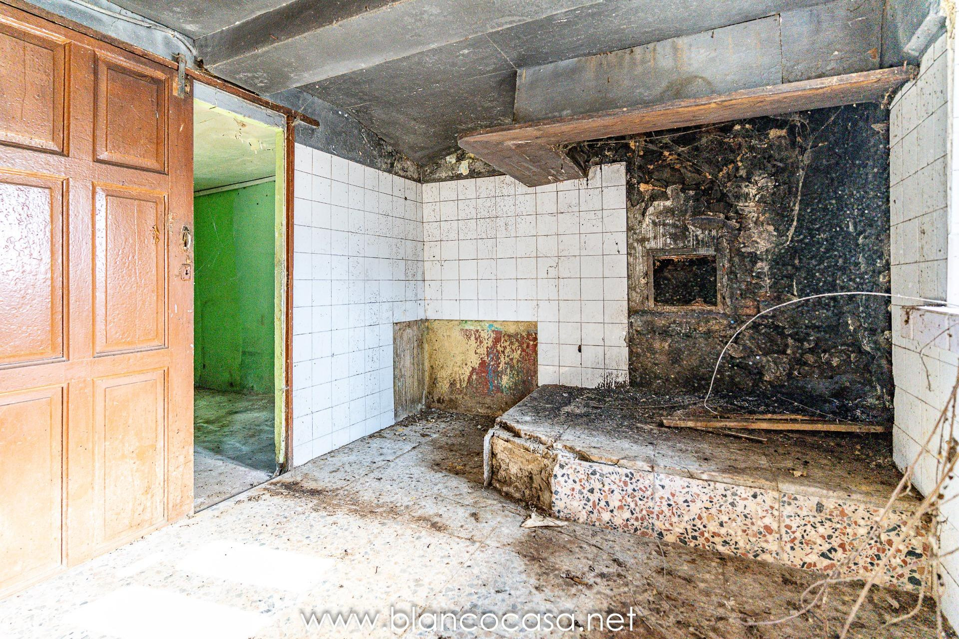 🏡 ¡Oportunidad en Carballo! Dos casas con finca para REFORMA - foto 4