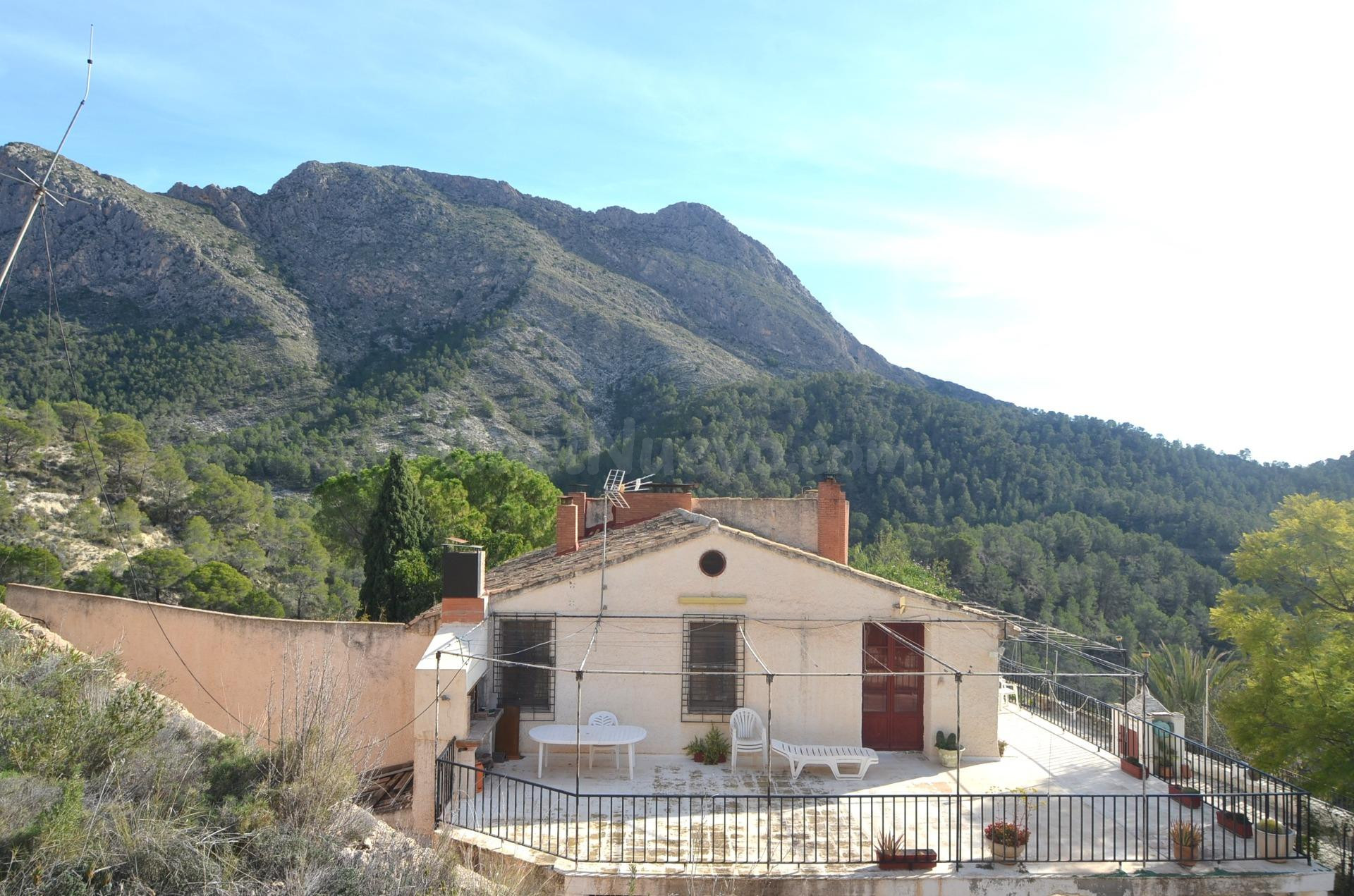 SE VENDE FINCA DE 8 DORMITORIOS CON 900.000M2 DE TERRENO EN  - foto 3