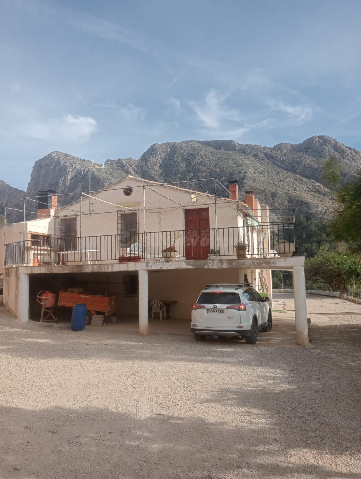 SE VENDE FINCA DE 8 DORMITORIOS CON 900.000M2 DE TERRENO EN  - foto 5