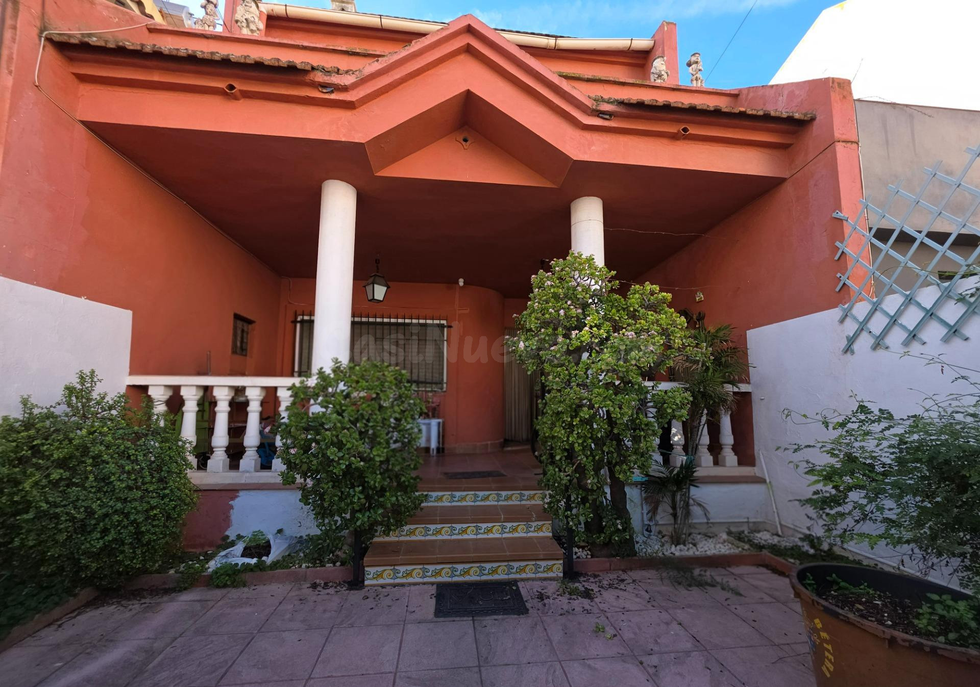 EXCLUSIVA CASA ADOSADA DENTRO DEL CASO URBANO DE BETERA