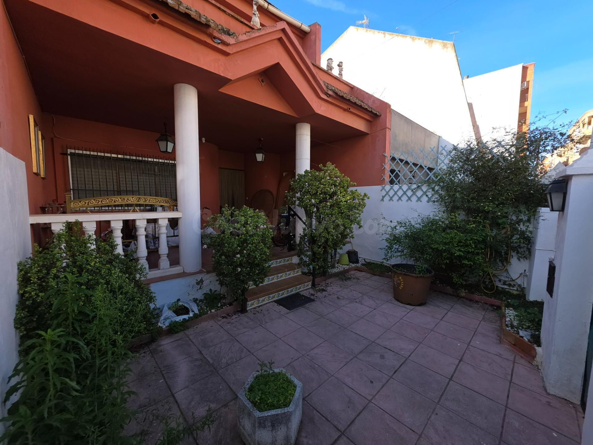 EXCLUSIVA CASA ADOSADA DENTRO DEL CASO URBANO DE BETERA - foto 2