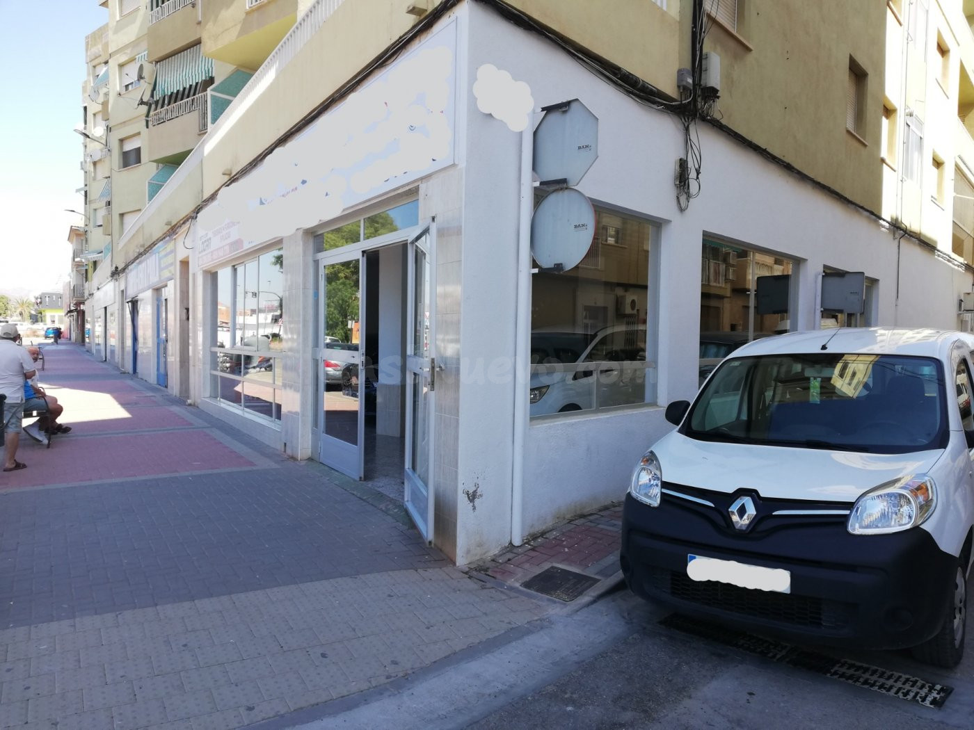 GRAN LOCAL COMERCIAL CON BUENA UBICACIÓN - foto 2