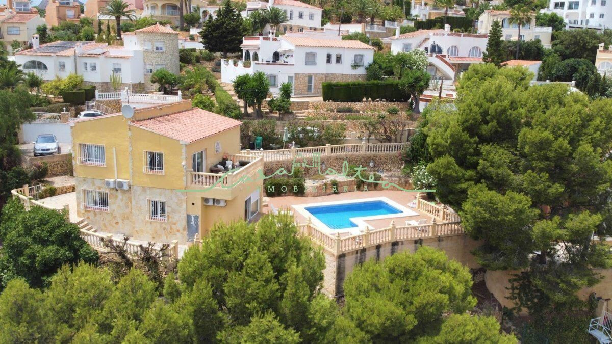 Villa en urbanización de la Nucia!