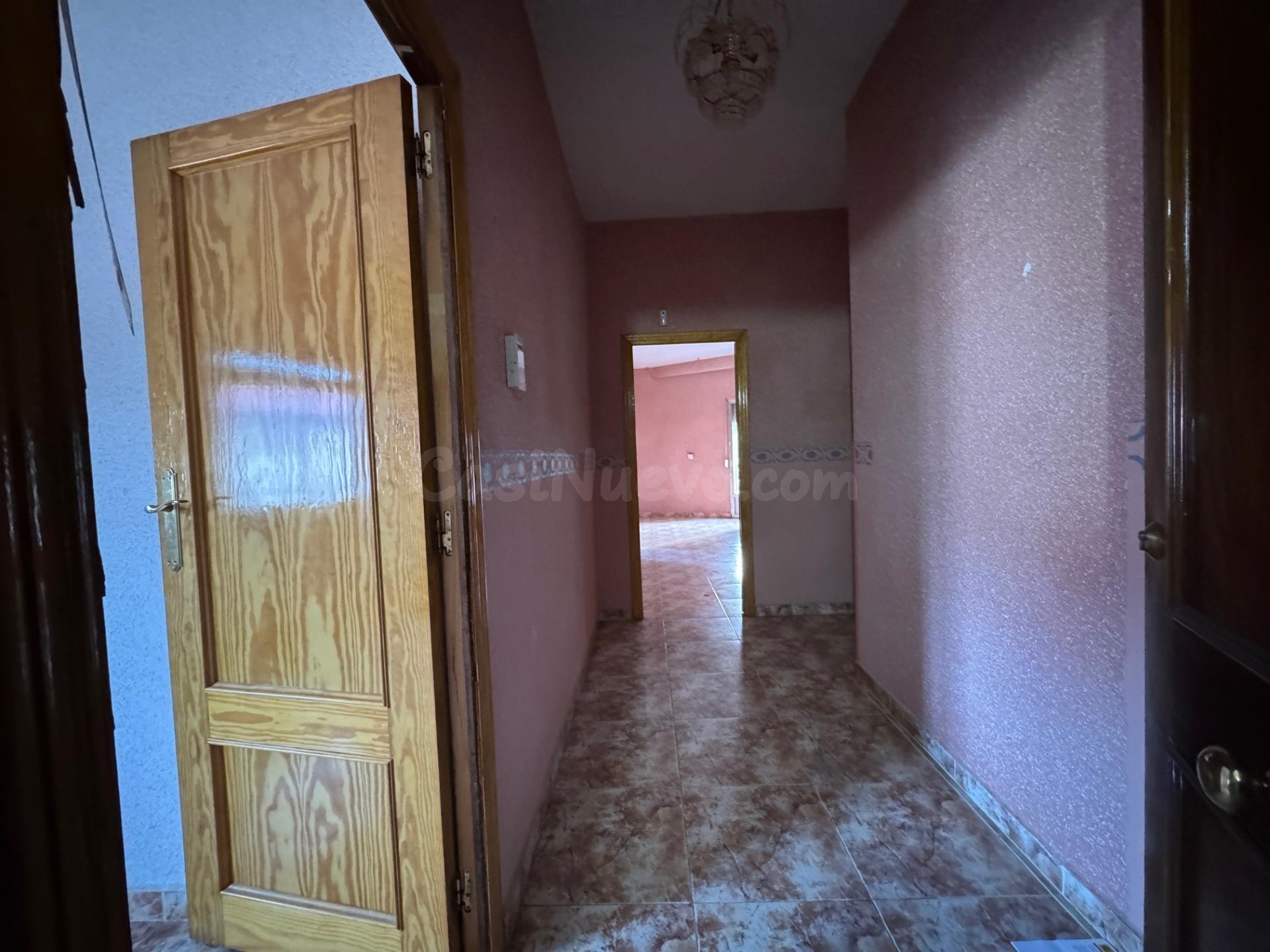 CASABANCO VENDE PISO DE TRES DORMITORIOS EN HERRERA DEL DUQU - foto 2