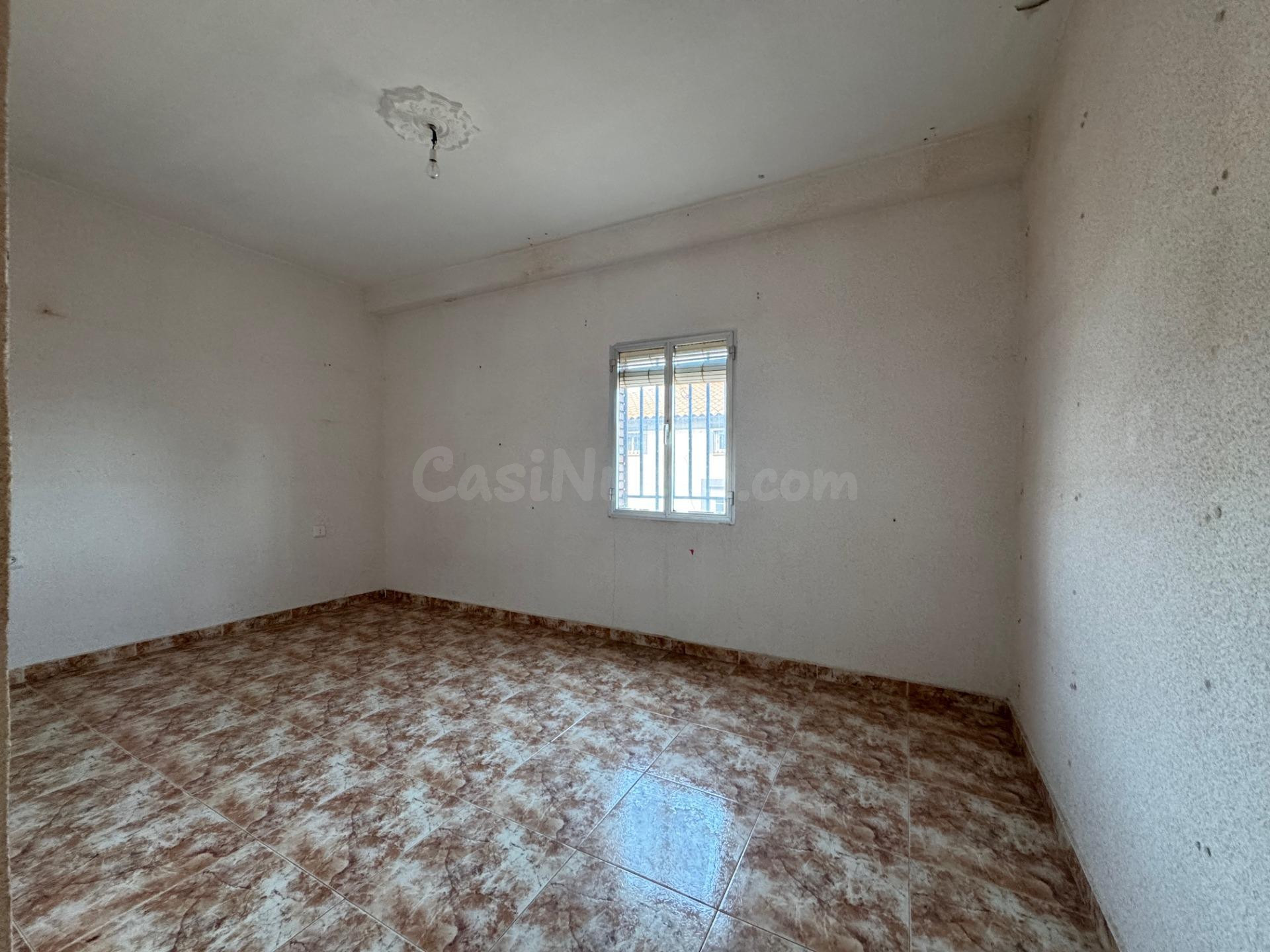 CASABANCO VENDE PISO DE TRES DORMITORIOS EN HERRERA DEL DUQU - foto 4