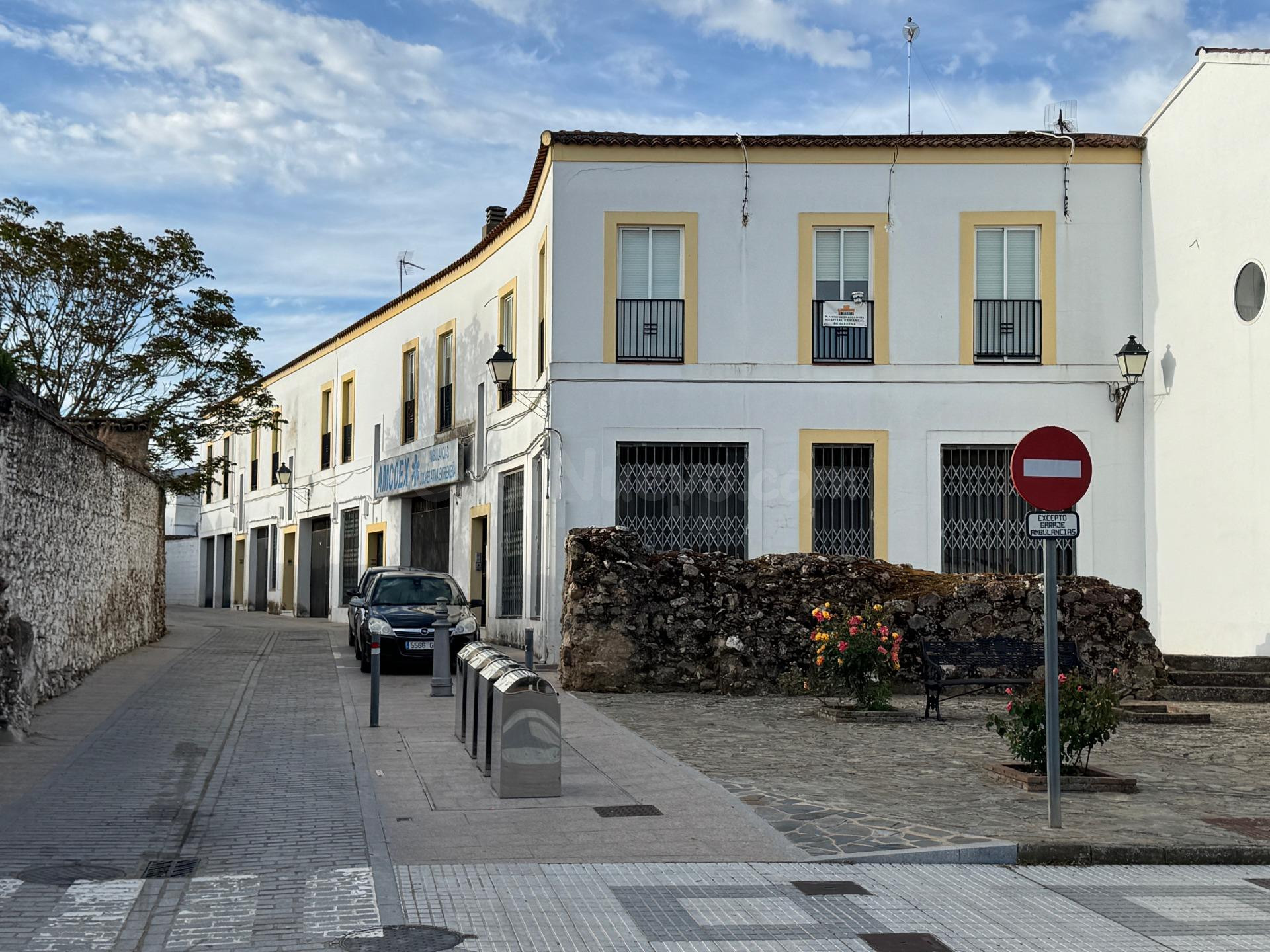 CASABANCO VENDE  DOS PISOS EN LLERENA.